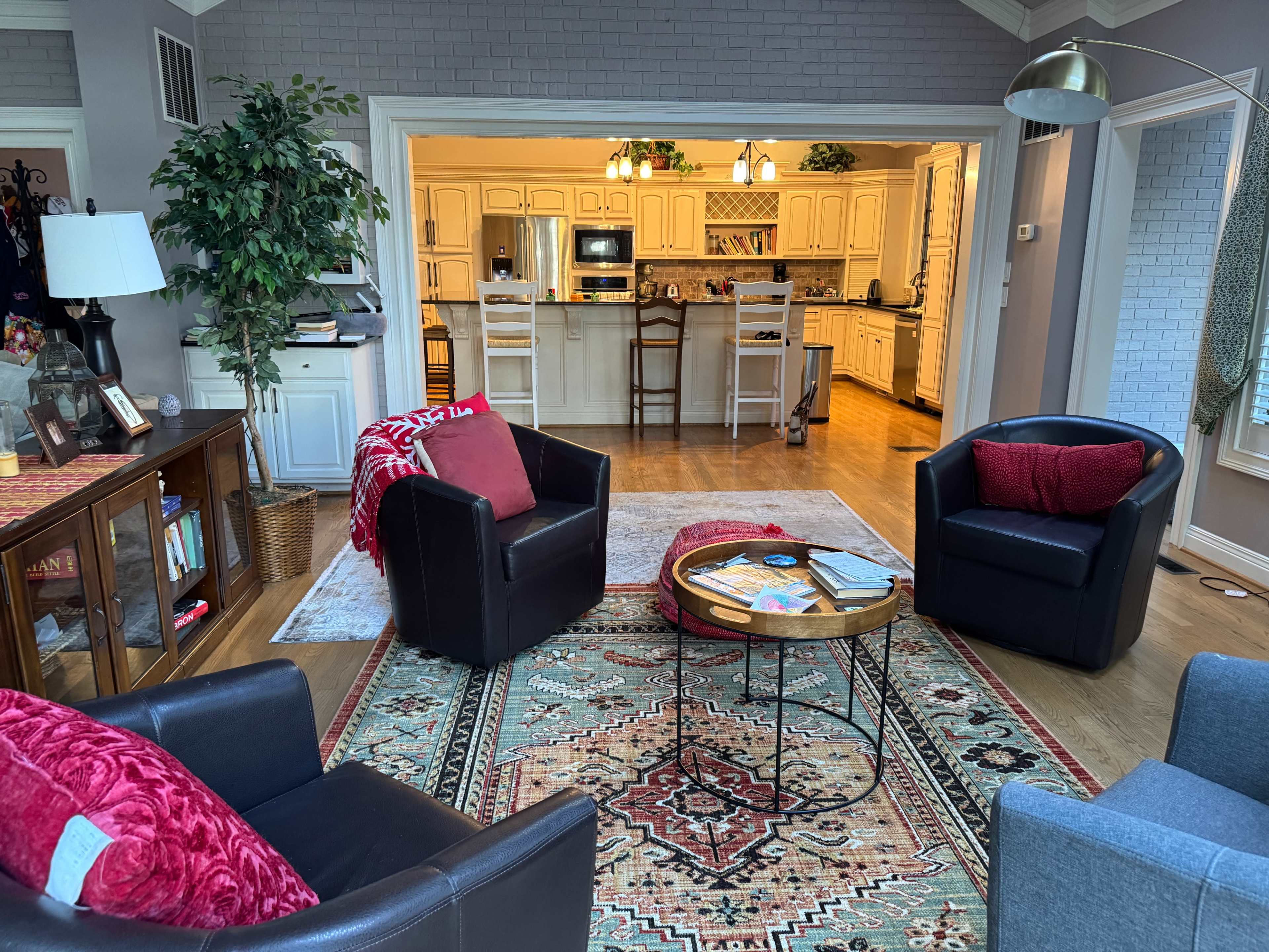 Suburban Home with Spectacular Forest Views Image in , Owensboro, KY