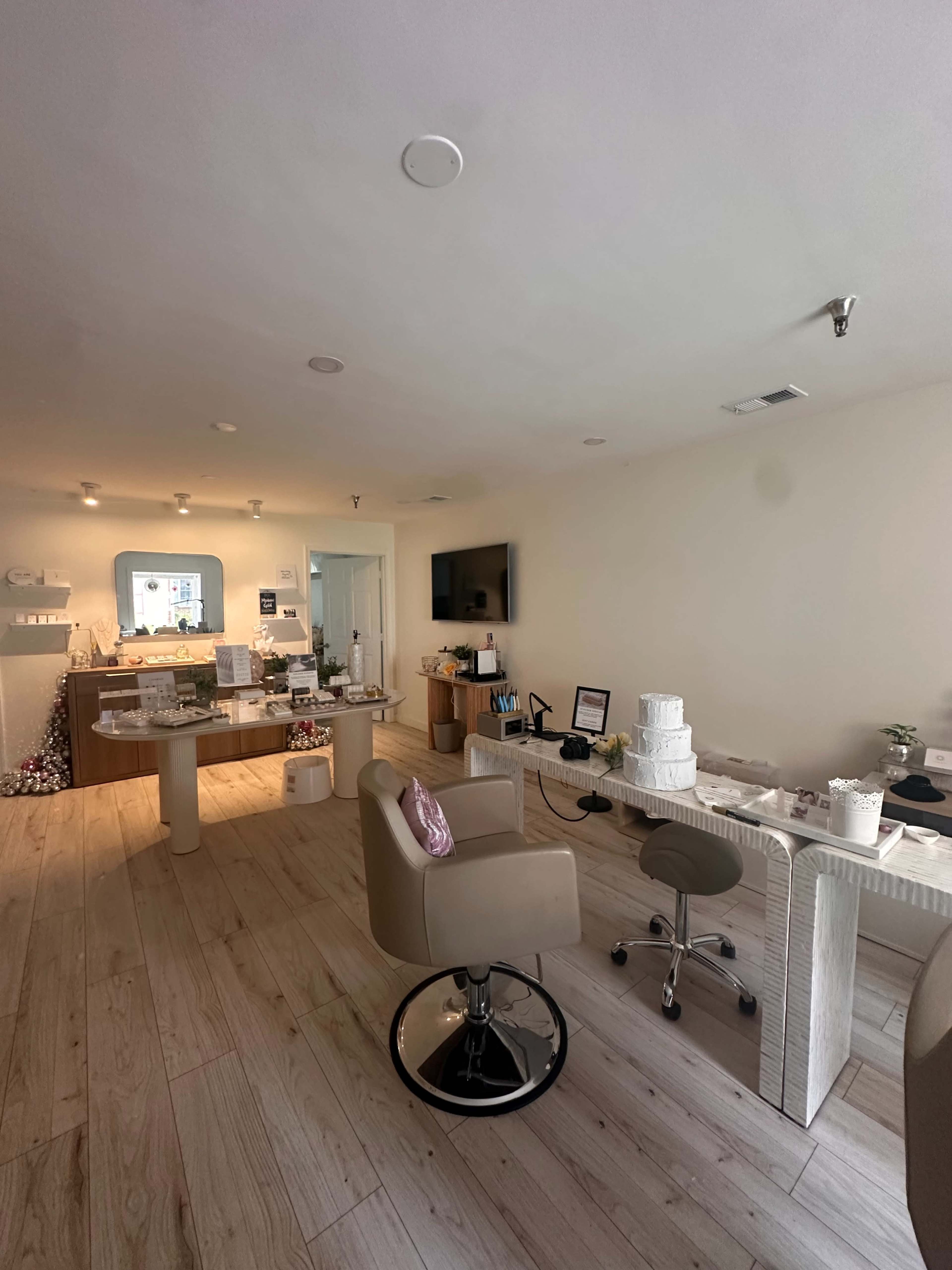 Modern, Cozy Venue neatly Waterfalls Image in Great Falls, Great Falls, VA