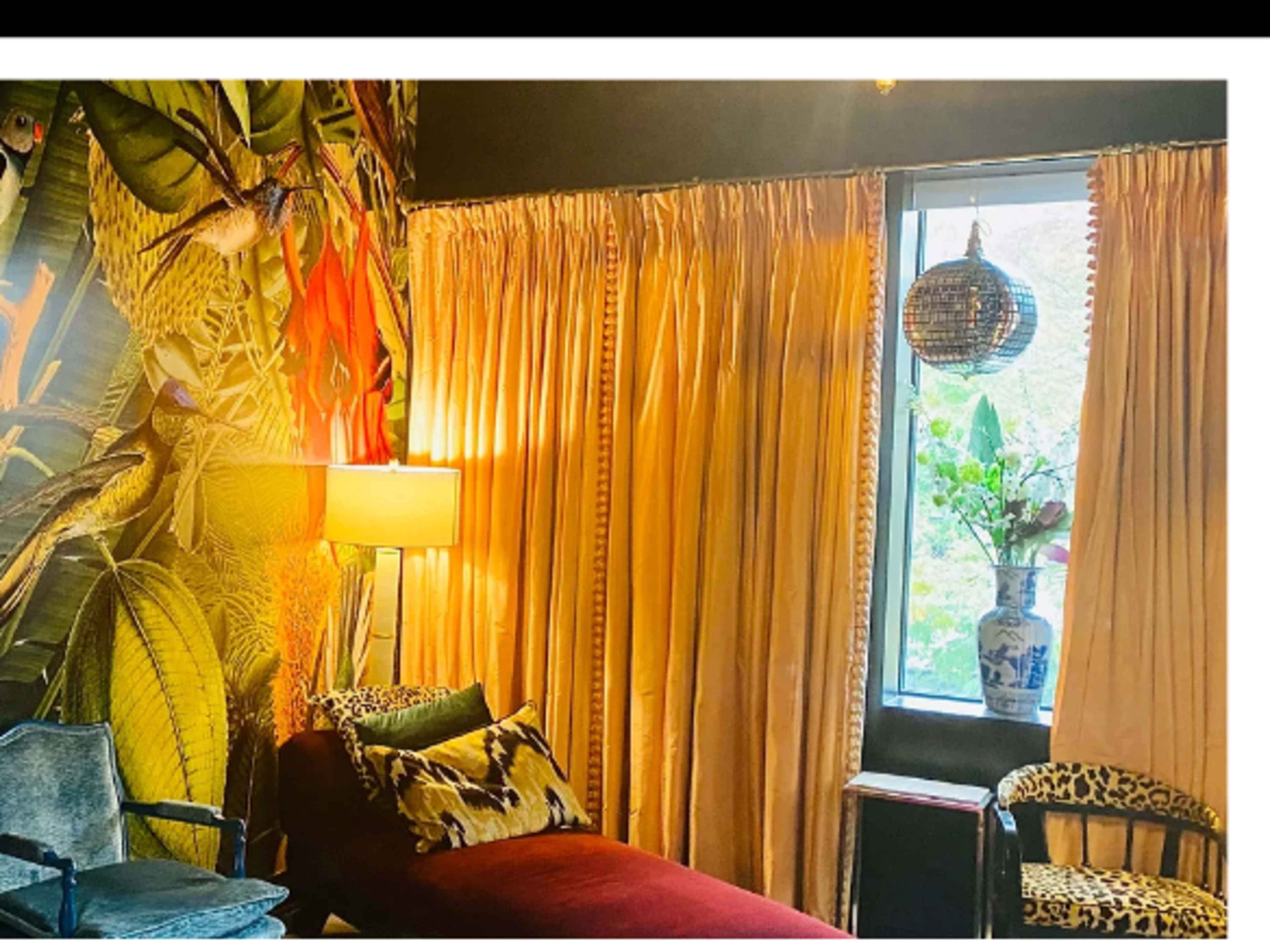 Private Lobby & Lounge Area