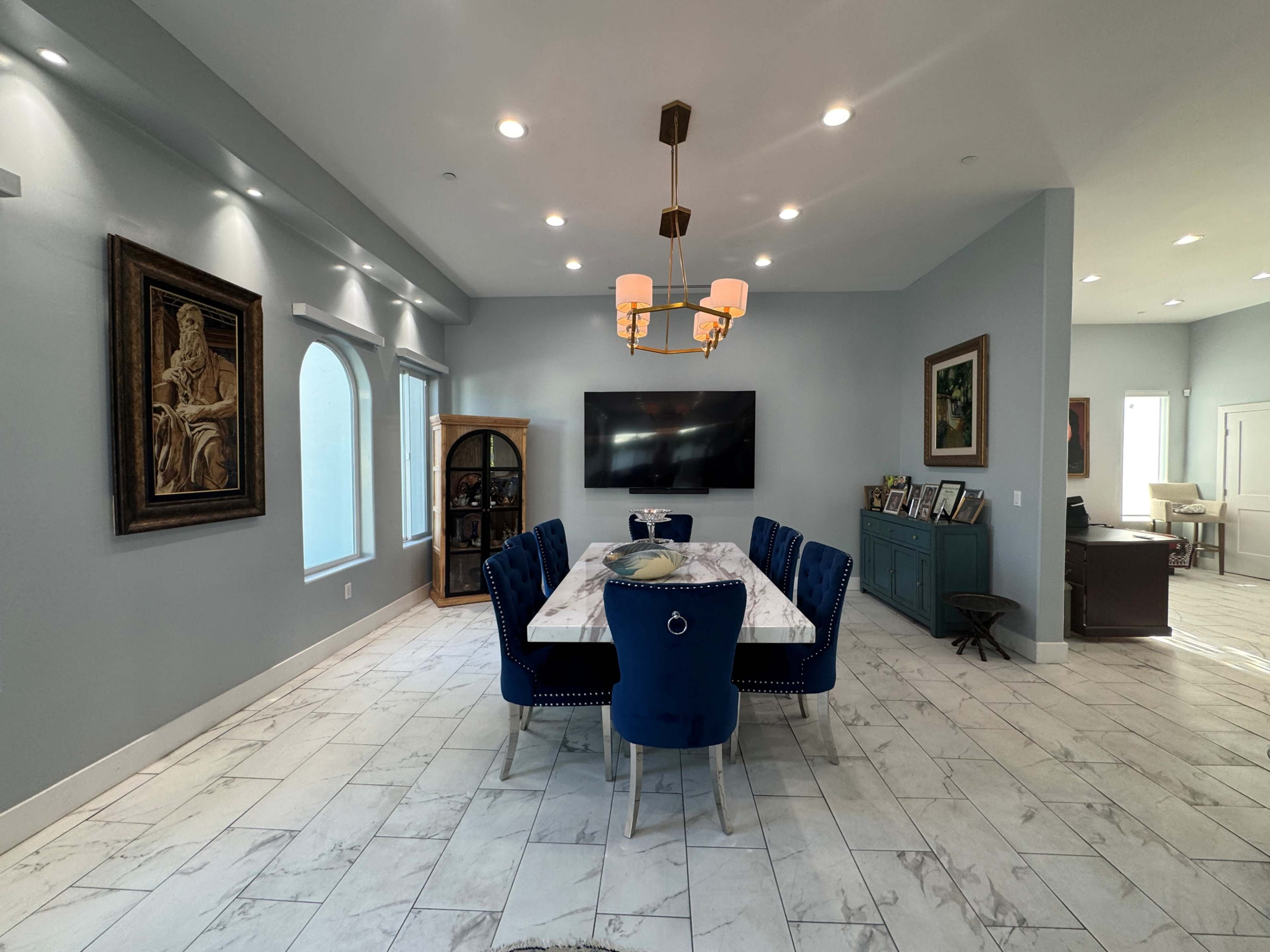 House for Production/Filming/Birthdays/Wedding/Bar Mitzvahs Image in Woodland Hills, Woodland Hills, CA