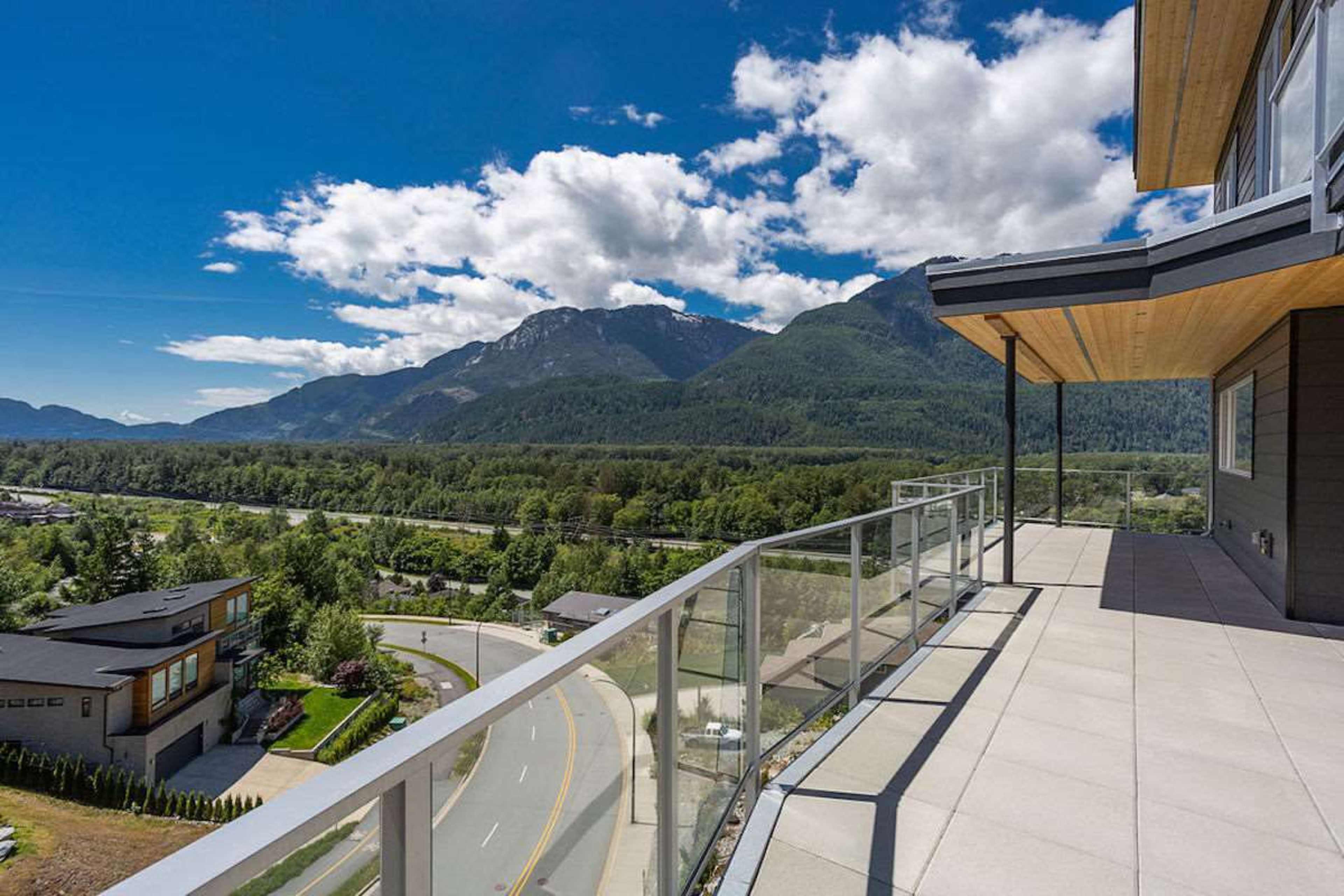 Modern Contemporary Home With Panoramic Views Of Stawamus Chief And Beautiful Sunsets Image in Squamish, Squamish, BC
