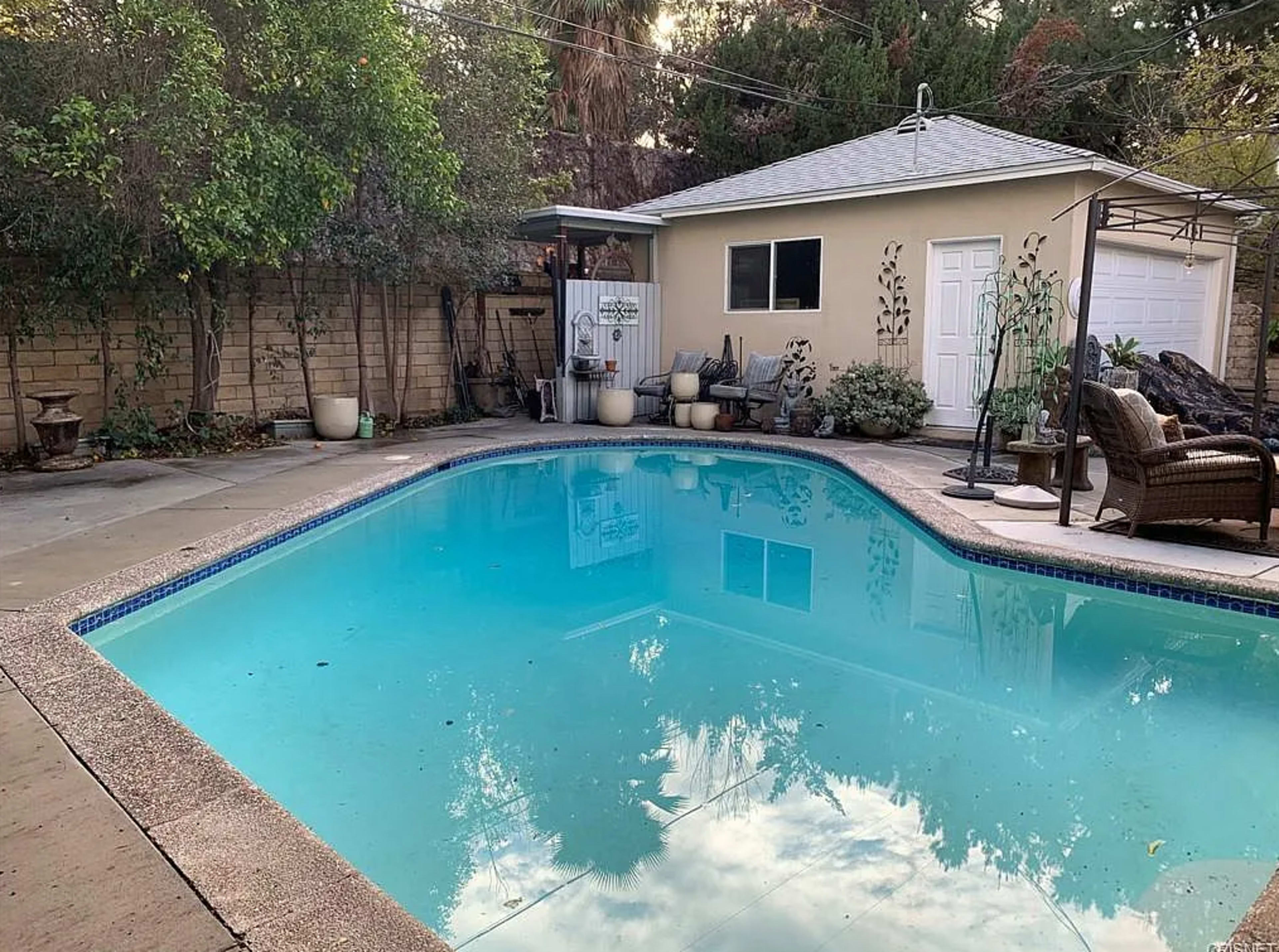 Tarzana oasis with pool cabana and exquisite bathroom upgrade Image in Tarzana, Tarzana, CA
