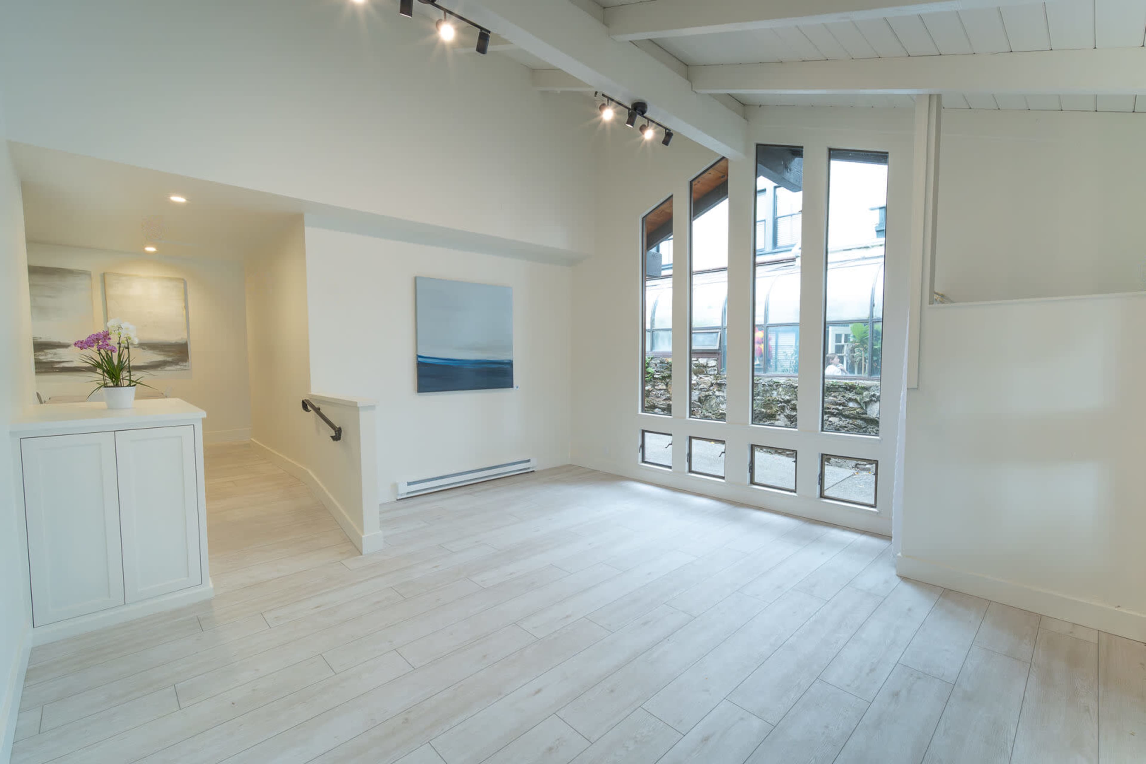 Beautiful studio with large windows, natural light and a large open space in Carmel-by-the-Sea Image in Golden Rectangle, Carmel-by-the-Sea, CA