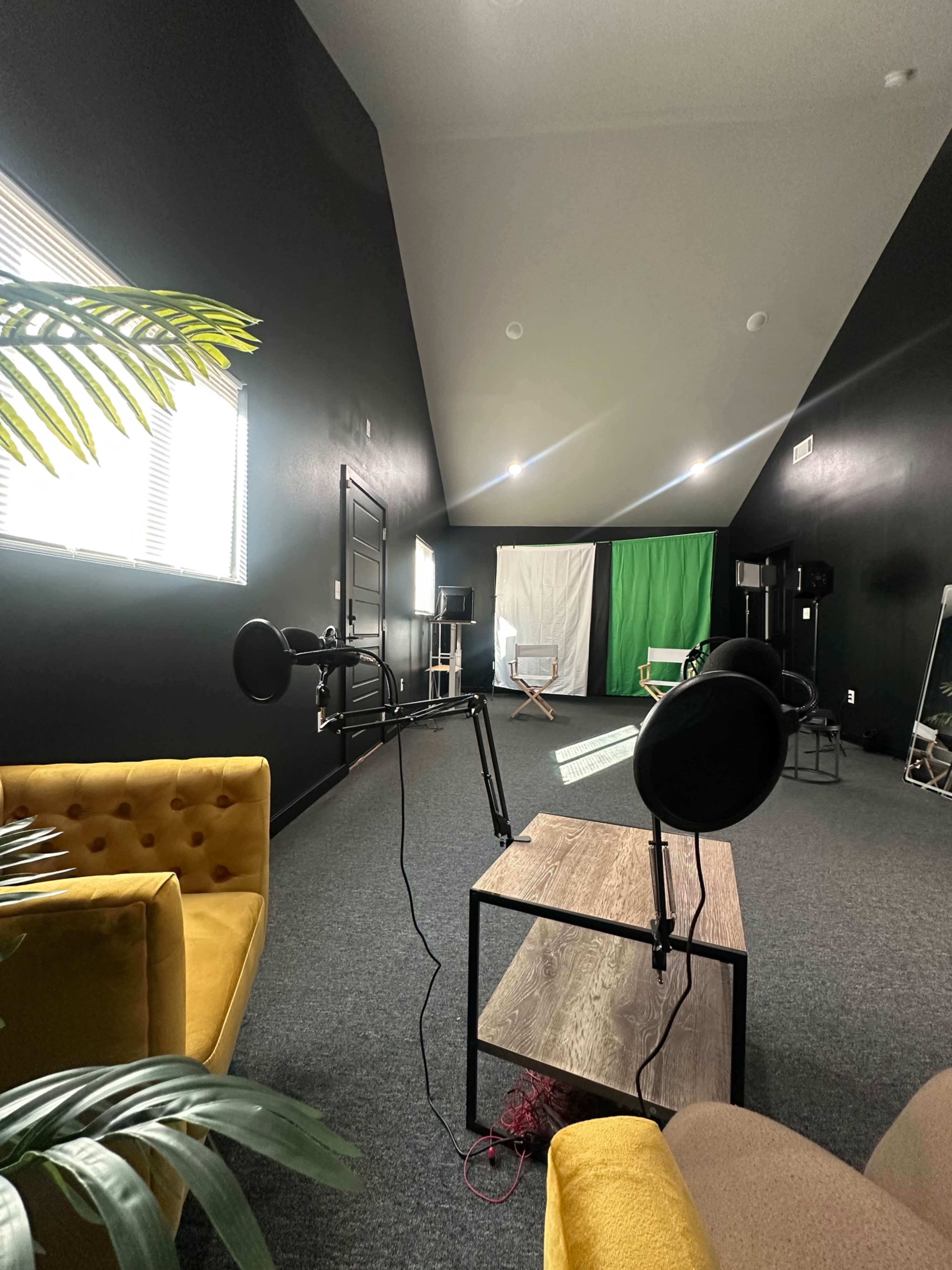 Residential Content House with Intimate Vibes & Creative Studio Spaces Image in Stephens Area Faith, Little Rock, AR