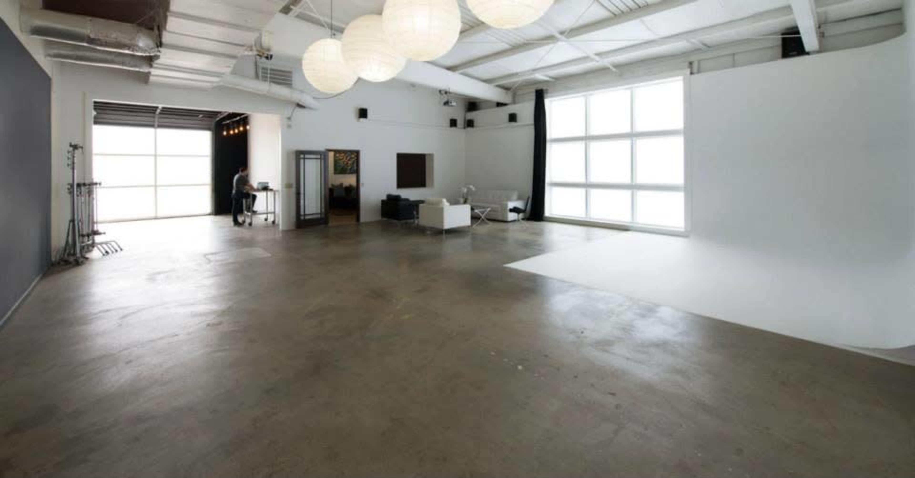 Large natural light Photo / Video studio with blackout options. White cyc wall area in Studio A & B. Located near historic Franklin Tennessee with shopping, restaurants / bars.  Back lot studio. Image in Franklin, Franklin, TN
