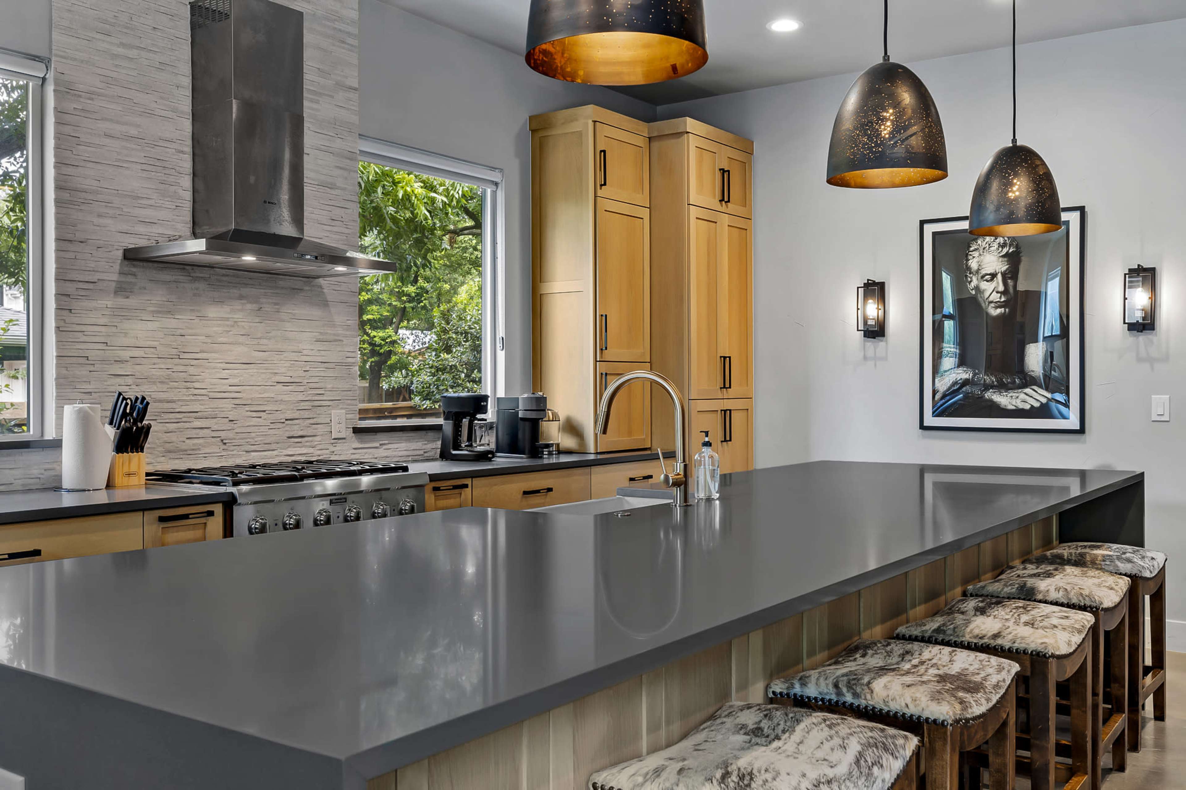 Modern Escape Near S Lamar | Hot tub | Sauna Image in South Lamar, Austin, TX