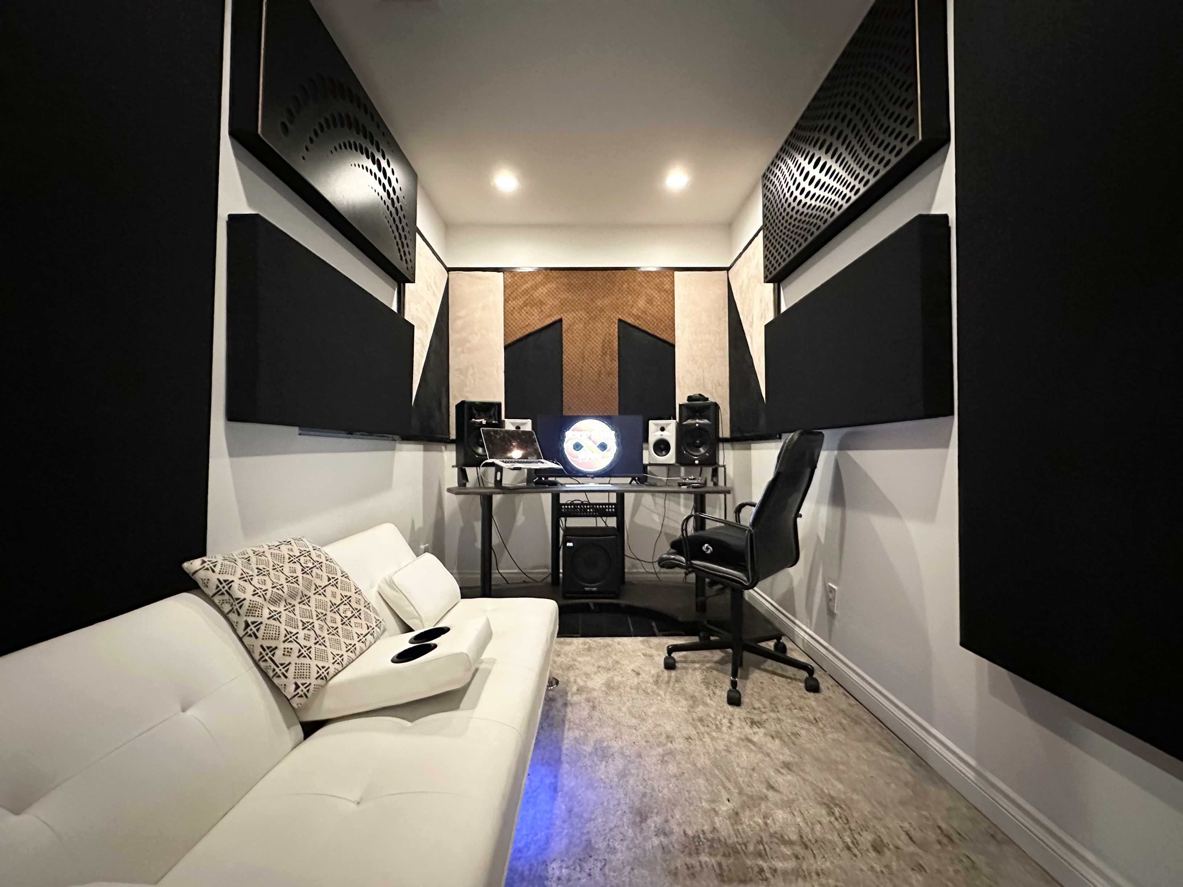 Burbank / Studio city  / Noho Professional recording studio  Industry quality Image in Studio City, studio city, CA
