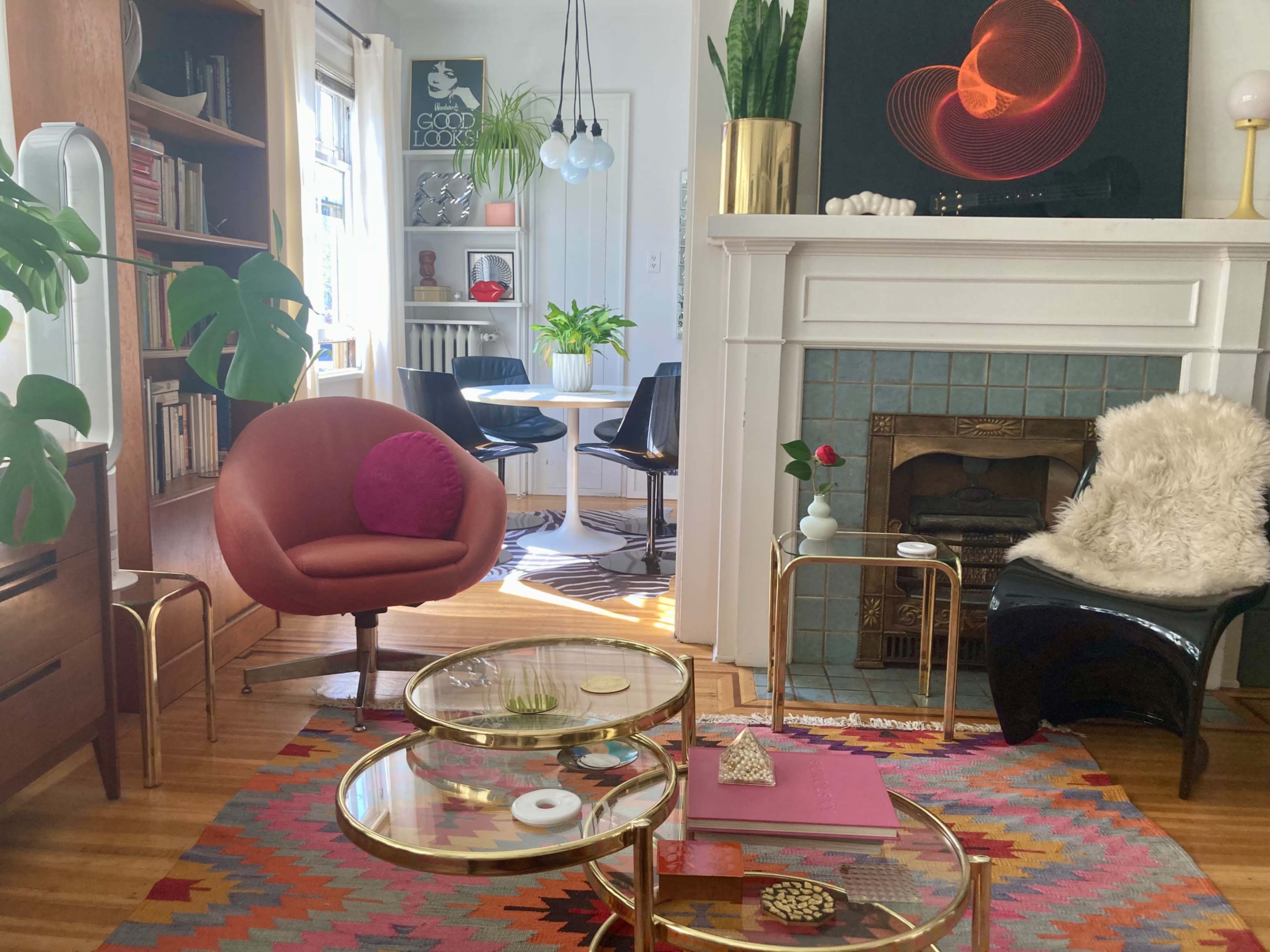 Cozy, vibrant, creative  mid-century mod studio apartment in a Georgian character building Image in Fairview, Vancouver, BC