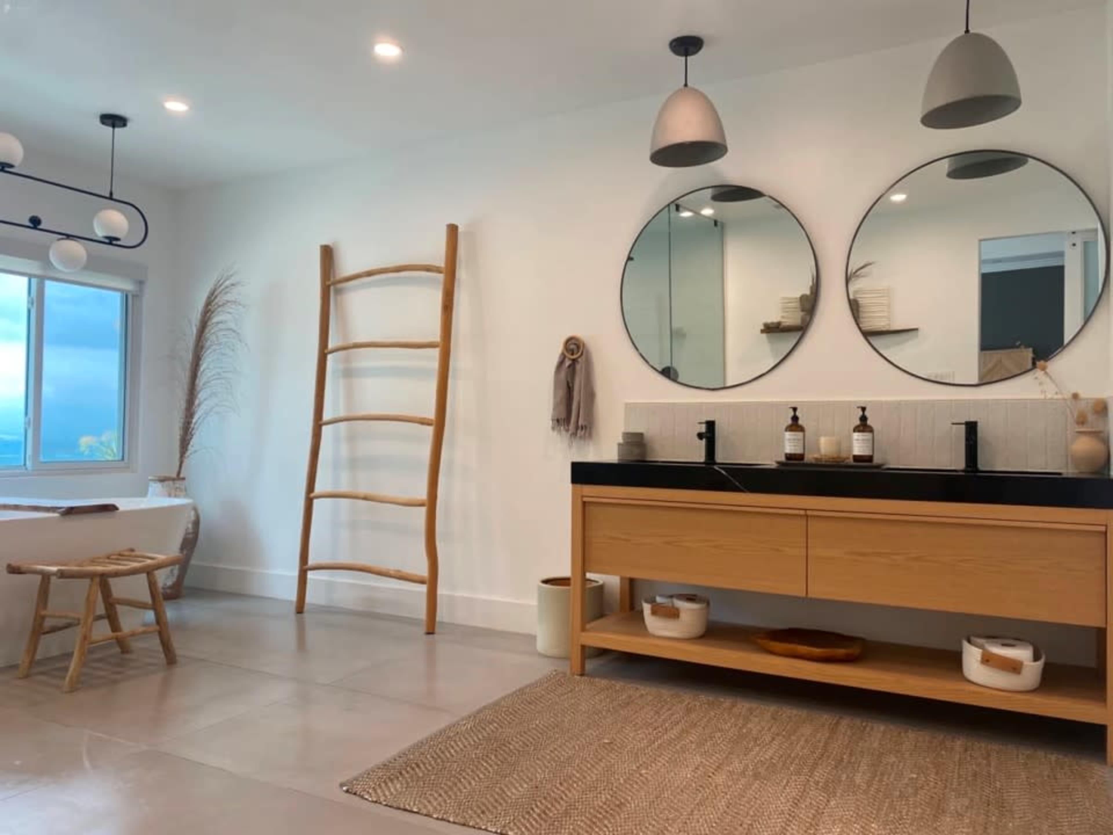 HAUS OF PALMS:  Bright and Airy Home with Breathtaking Views Image in Woodland Hills, Woodland Hills, CA