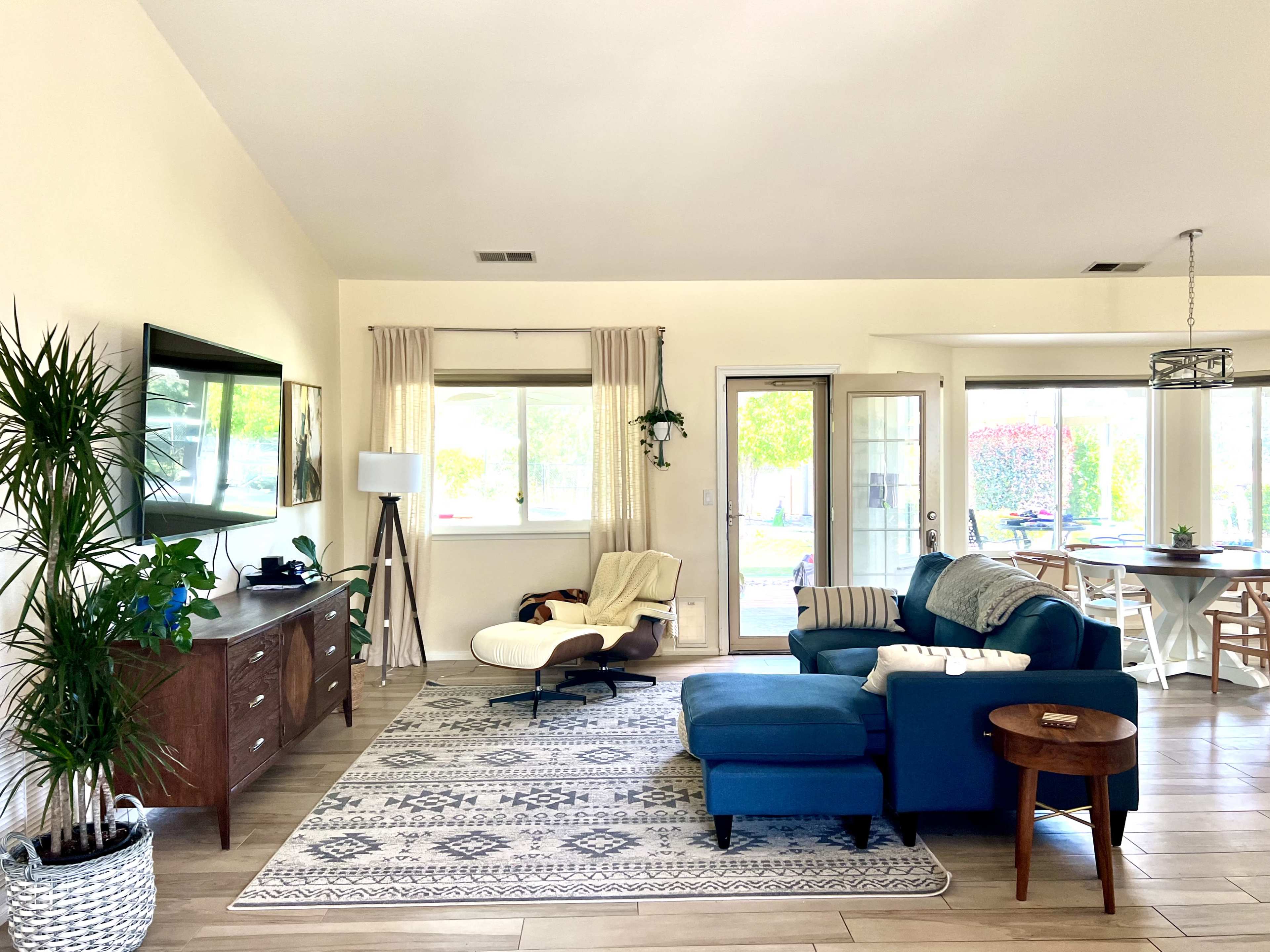 Mid Century Modern House with luxurious yard in the Country Image in Valley Center, Valley Center, CA