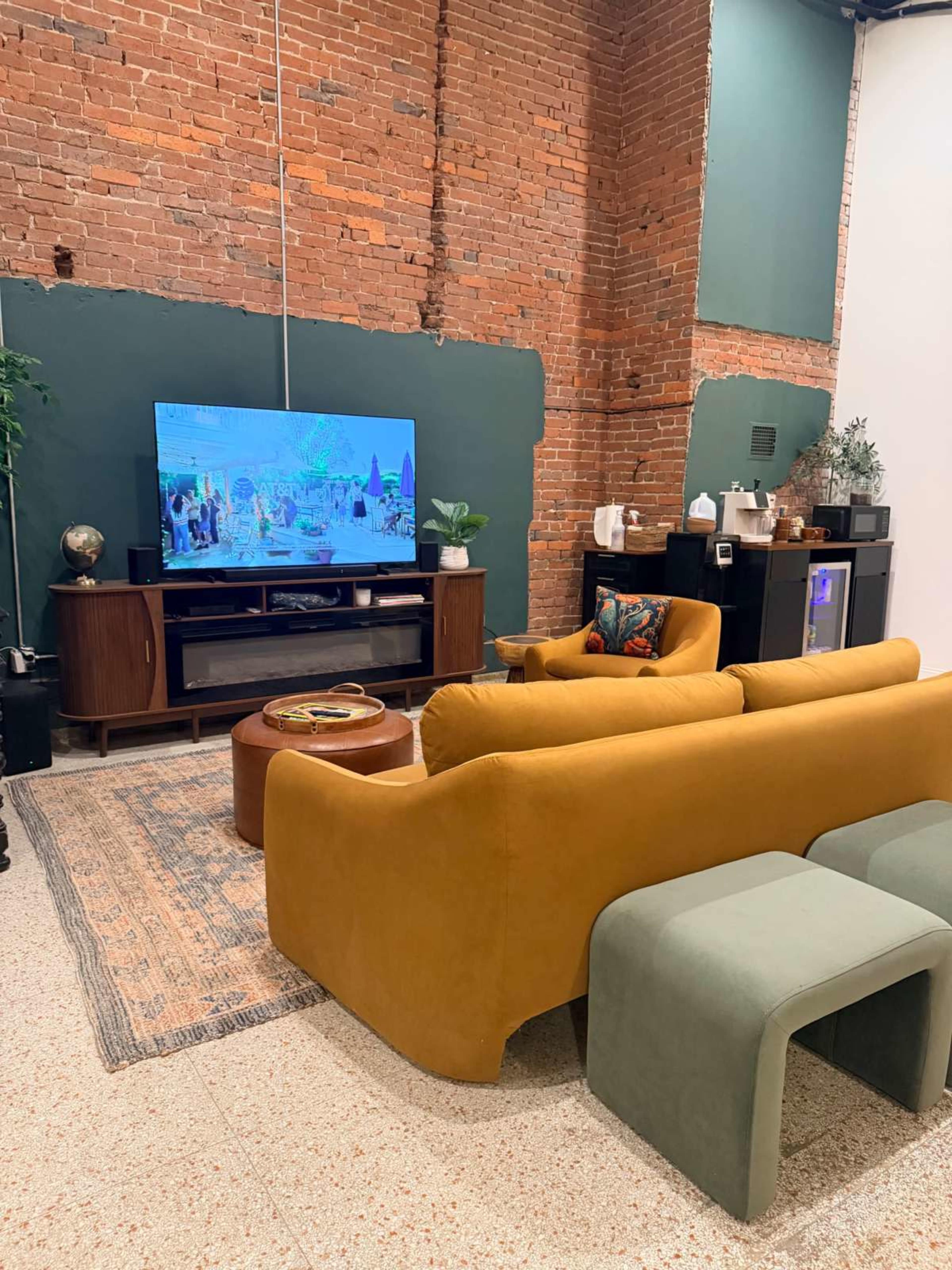 Unique Dog-friendly Lounge, Event and Meeting Space Image in Downtown, Pittsburgh, PA