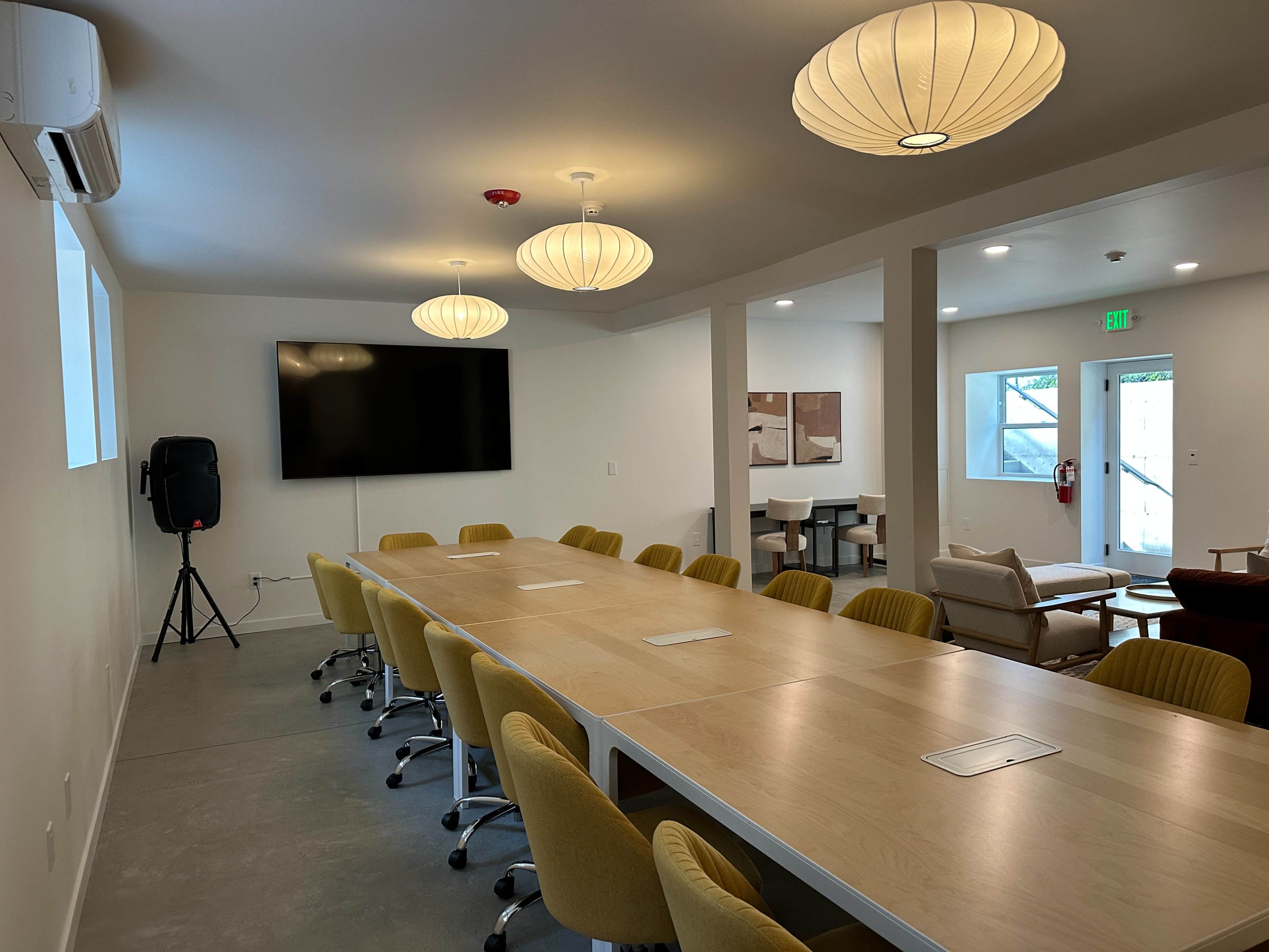 Contemporary Upper Queen Anne Meeting Space Image in East Queen Anne, Seattle, WA