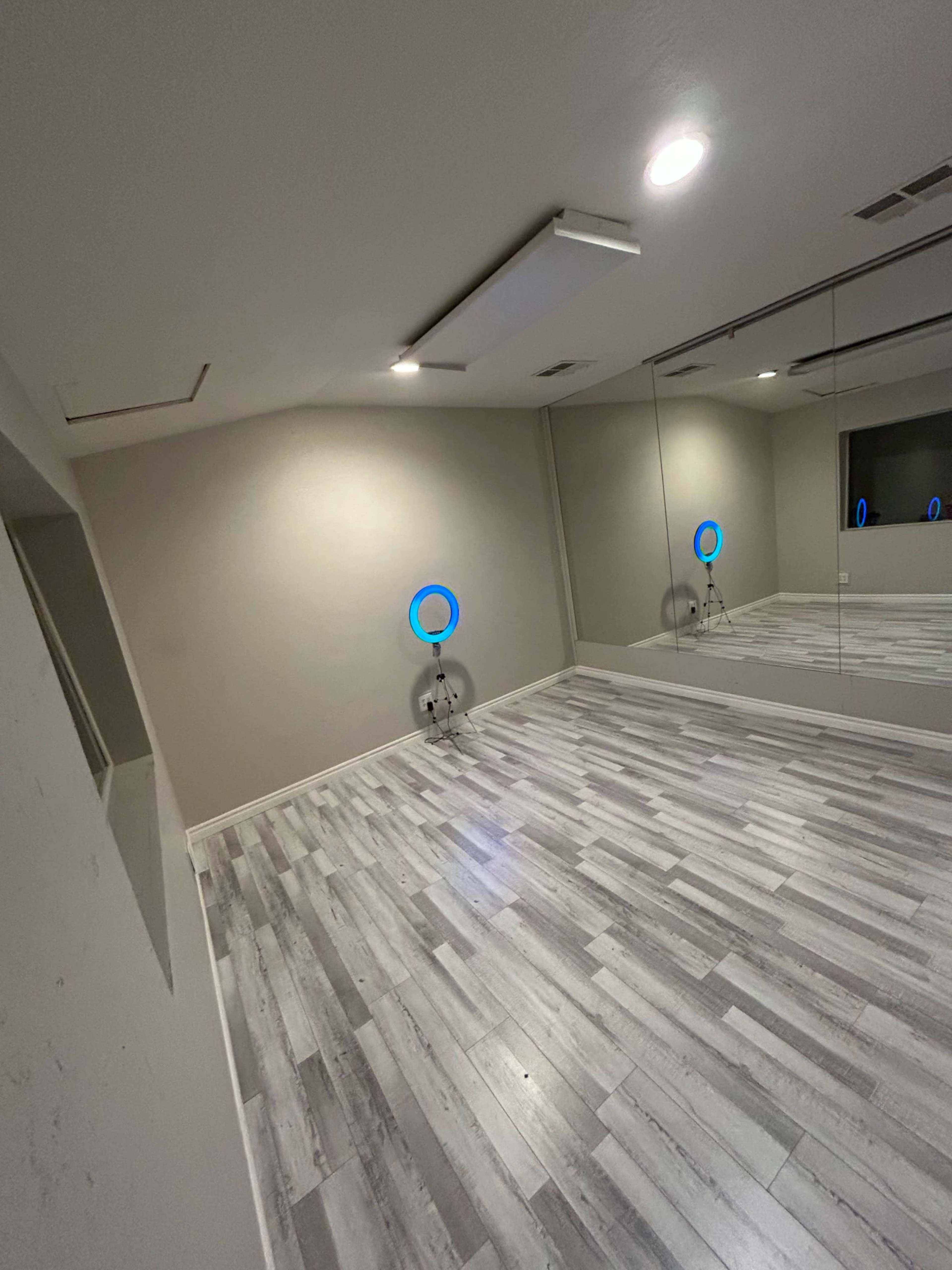 Small space to shoot podcast, music videos , and or photo shoots. Image in Winchester, LAS VEGAS, NV