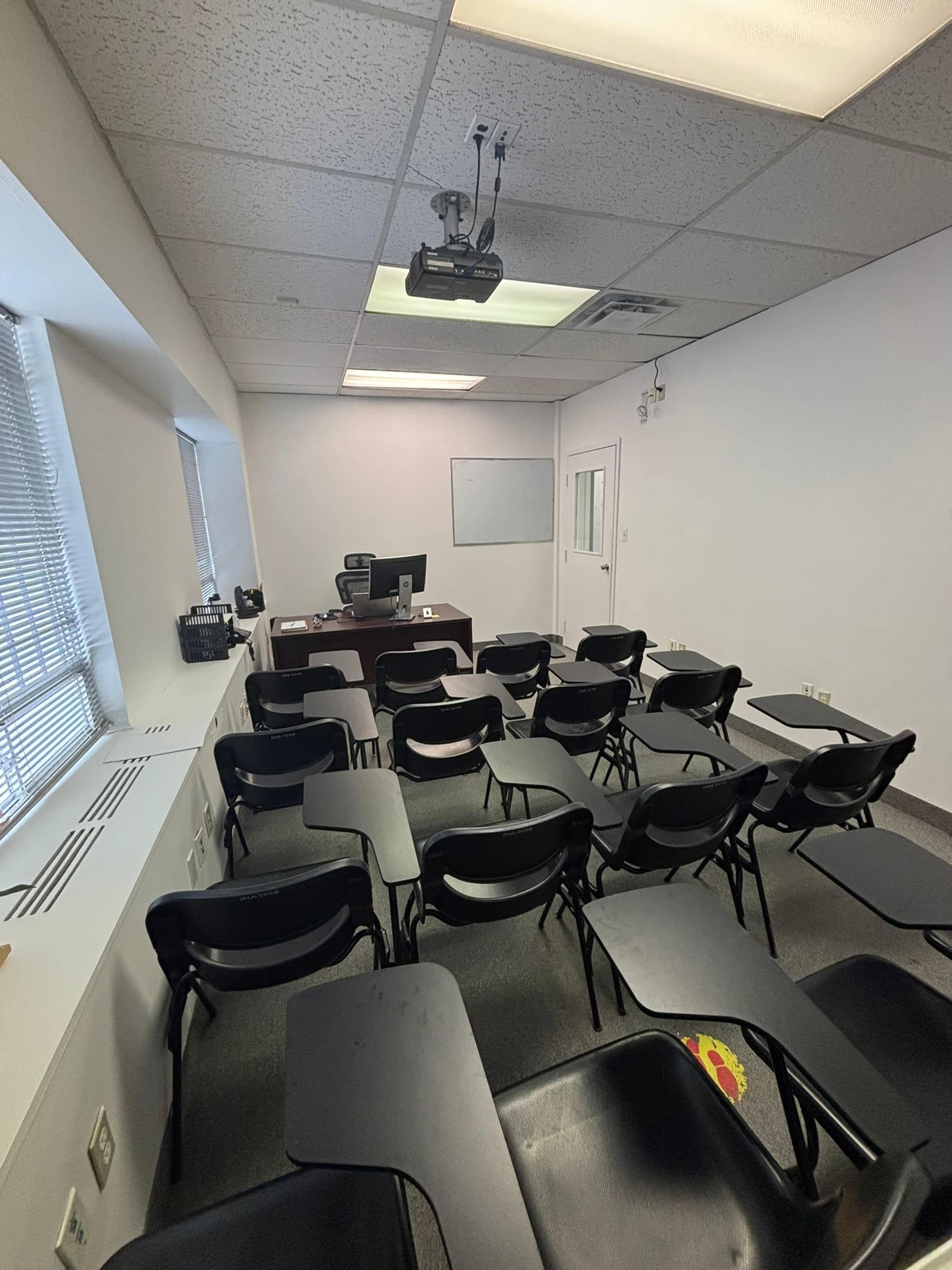 Classroom Space in Urban Toronto – Spacious and Well-Equipped Image in Scarborough City Centre, Scarborough, ON