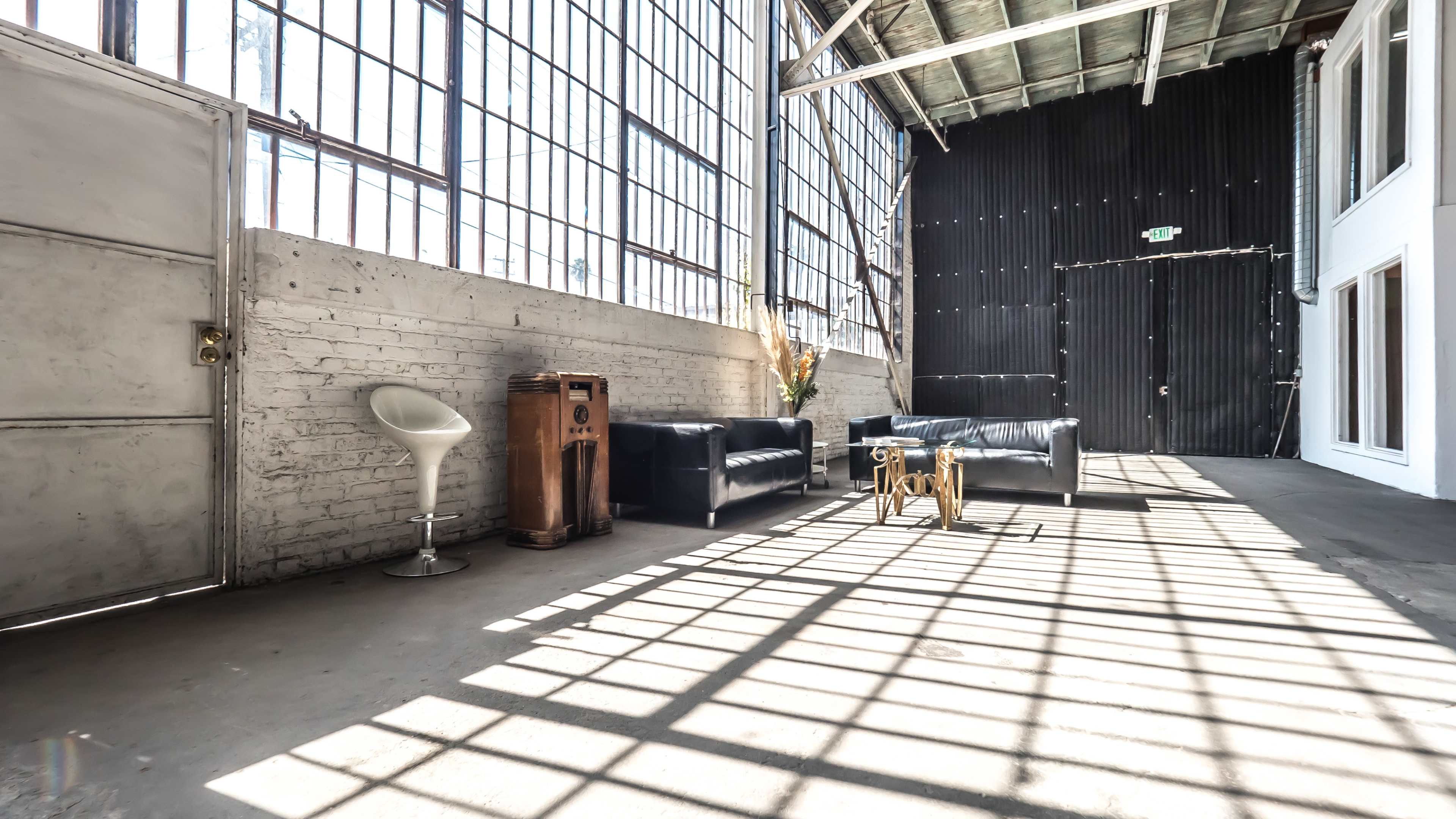 Daylight Brick Warehouse Studio in LA Image in South Los Angeles, Los Angeles, CA