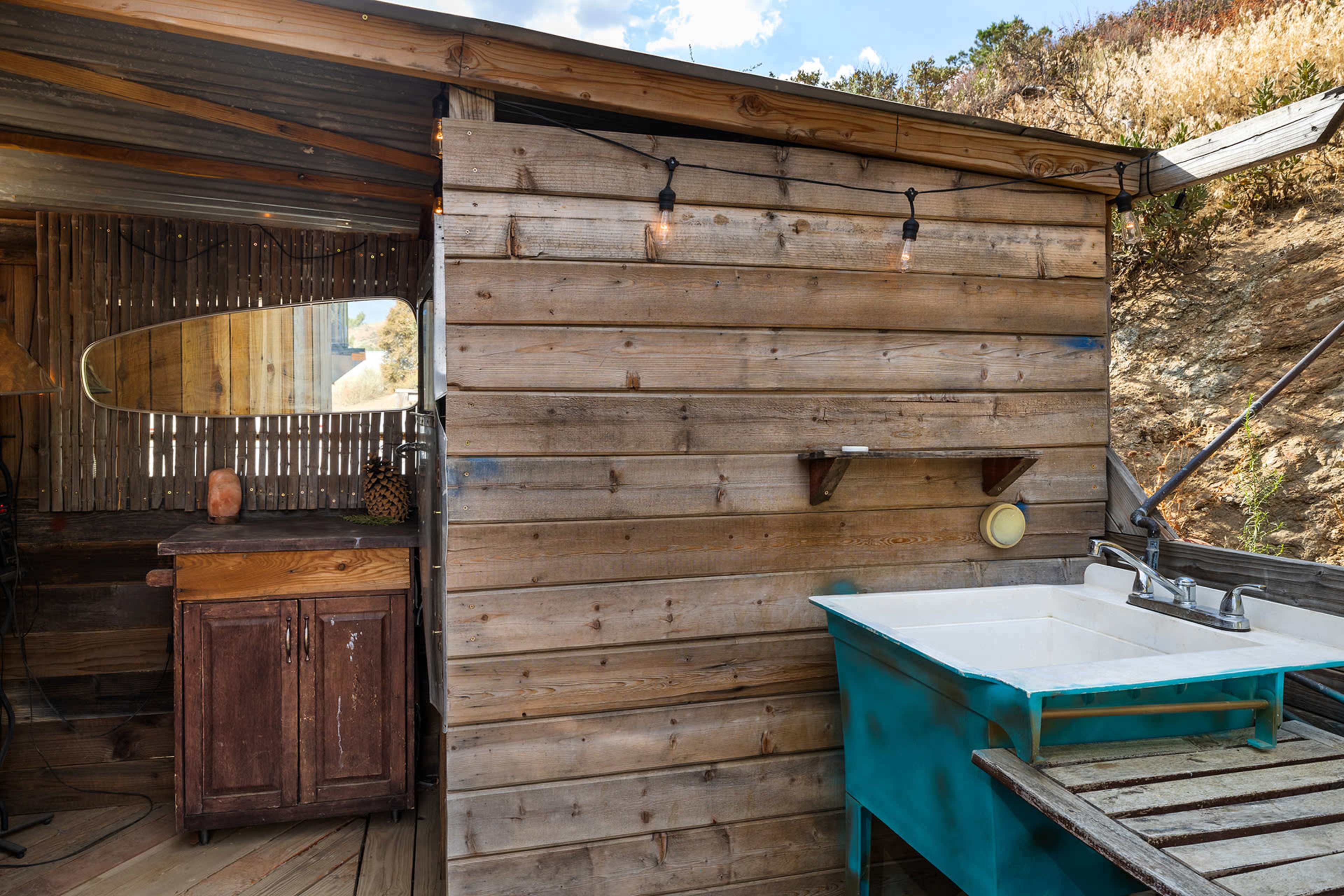 Cozy Yurt with Desert and Mountain Views Image in , Leona Valley, CA