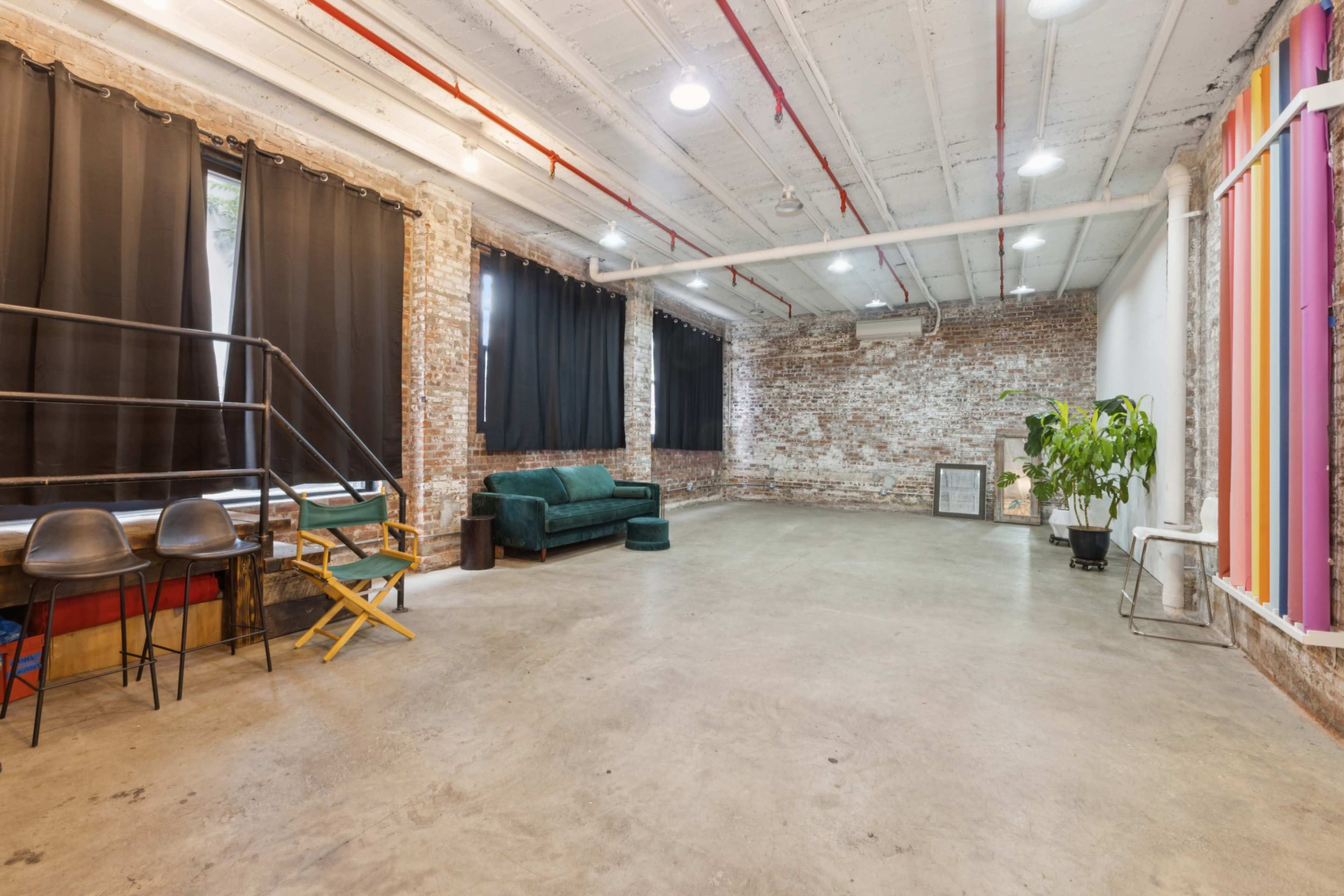 Lustro: Huge Windows: Chairs+Tables: Street level access! Image in East Williamsburg, Brooklyn, NY