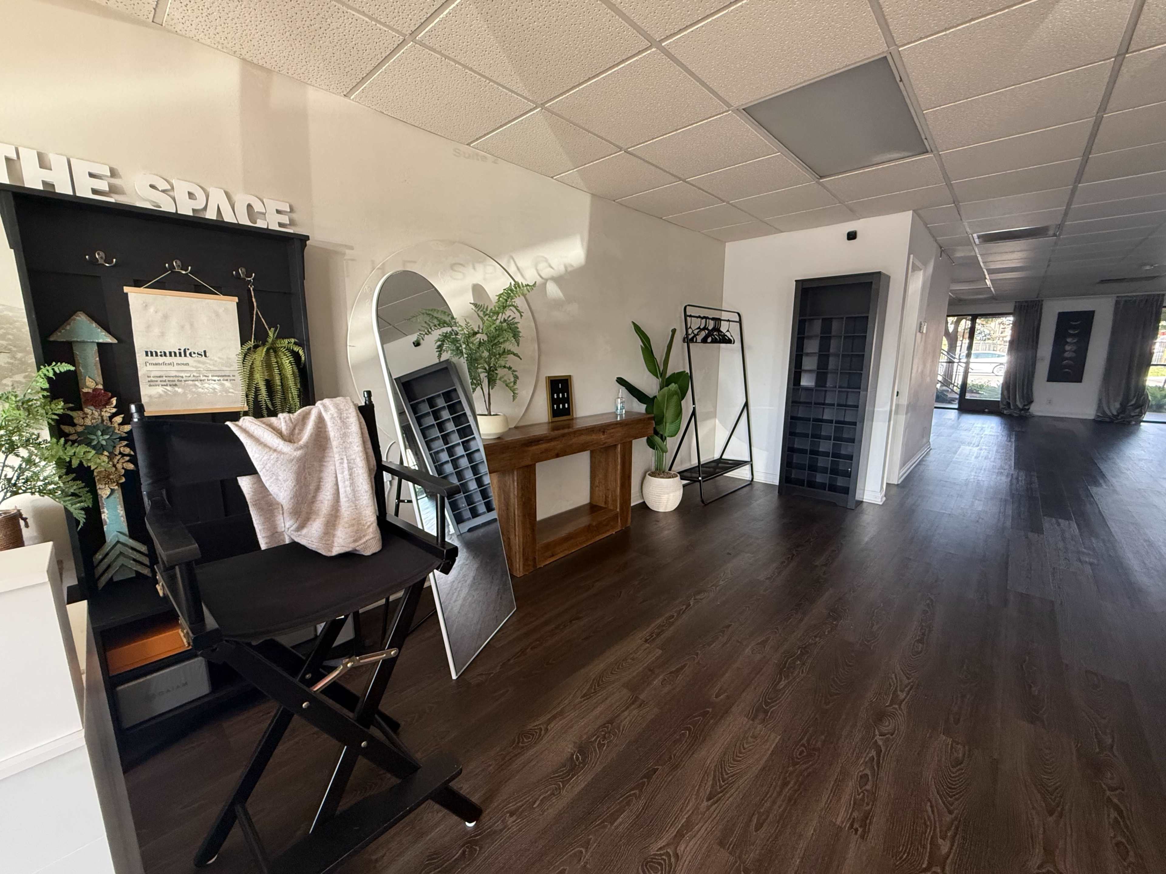 Modern Minimalist Studio for  Seminars, WorkShops, Trainings, Wellness Classes, Content Creation & More Image in La Sierra, Riverside, CA