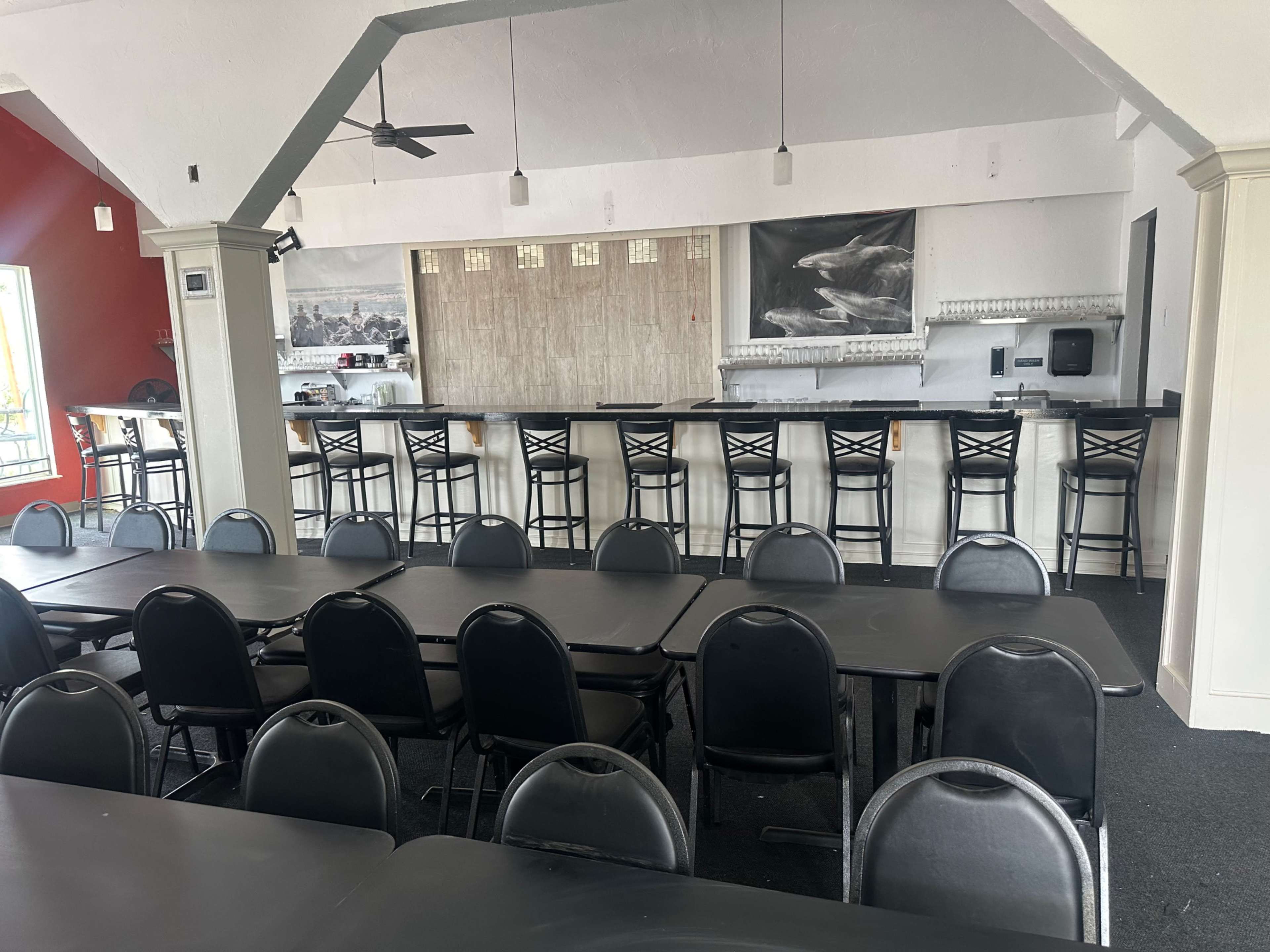 Upscale spacious restaurant Image in Central Oklahoma City, Oklahoma city, CA