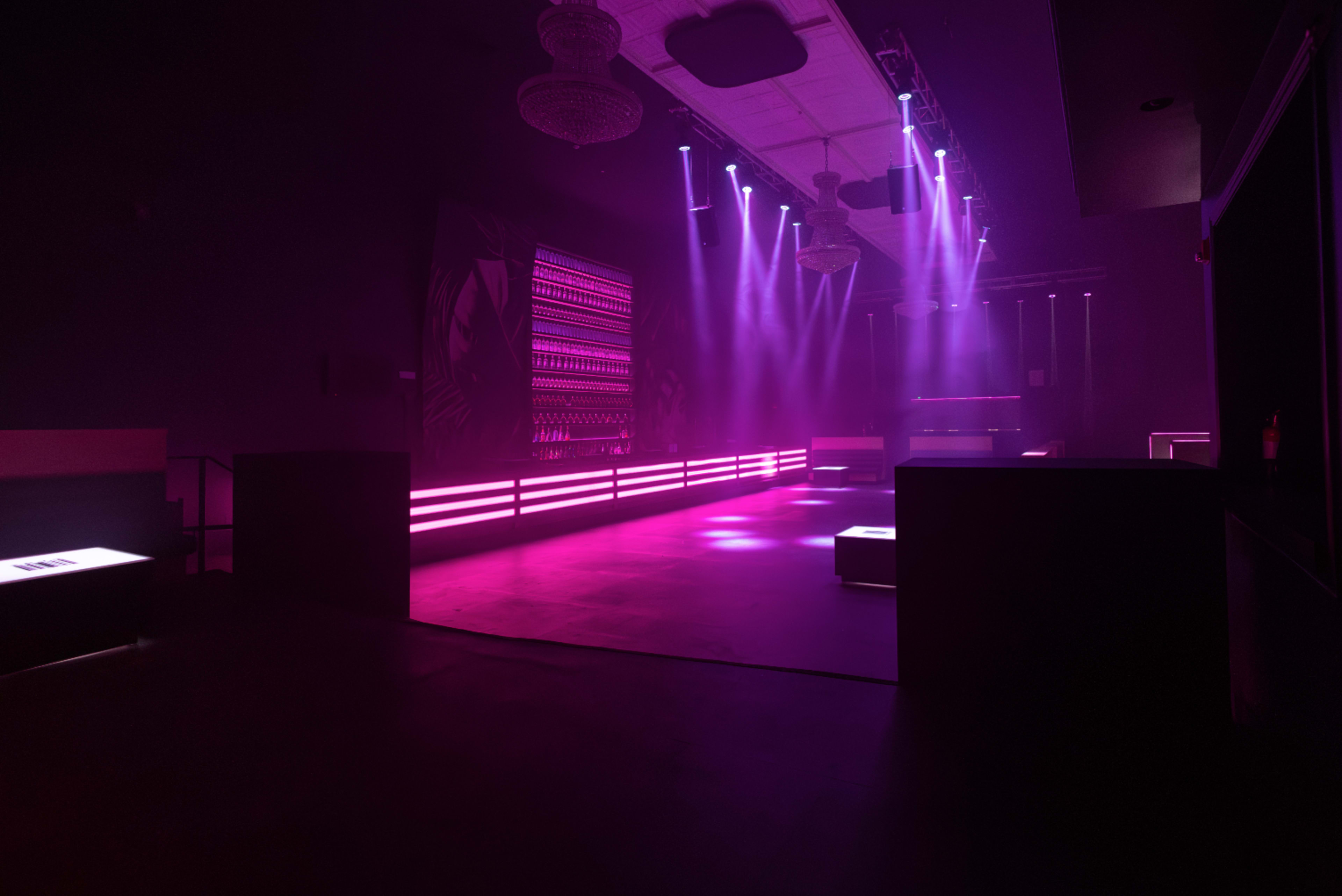 Mansion like venue, Chandeliers and high ceilings. Image in Waterloo, WATERLOO, ON