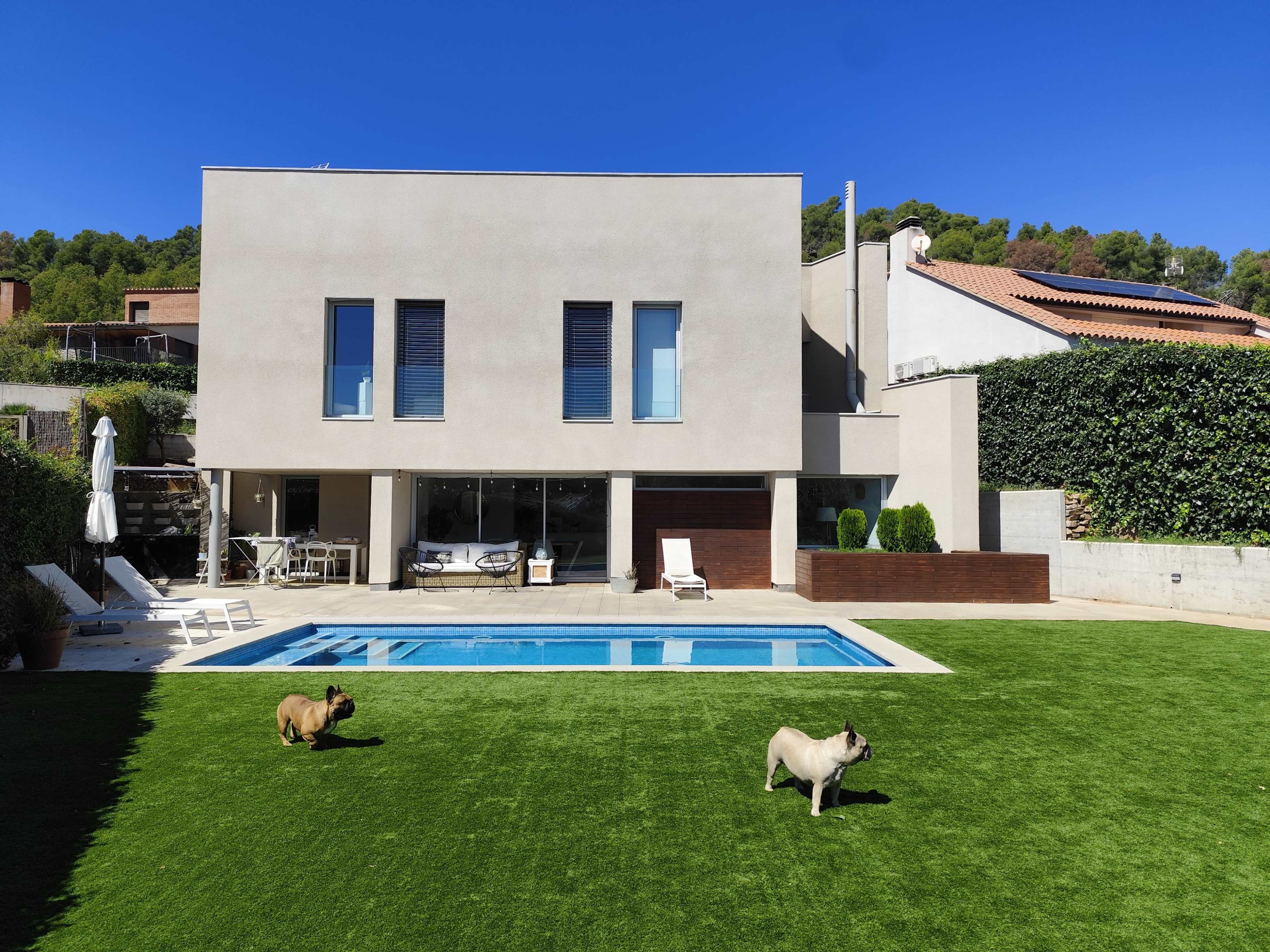 Casa unifamiliar con luminosa con jardin y piscina Image in , Matadepera, B