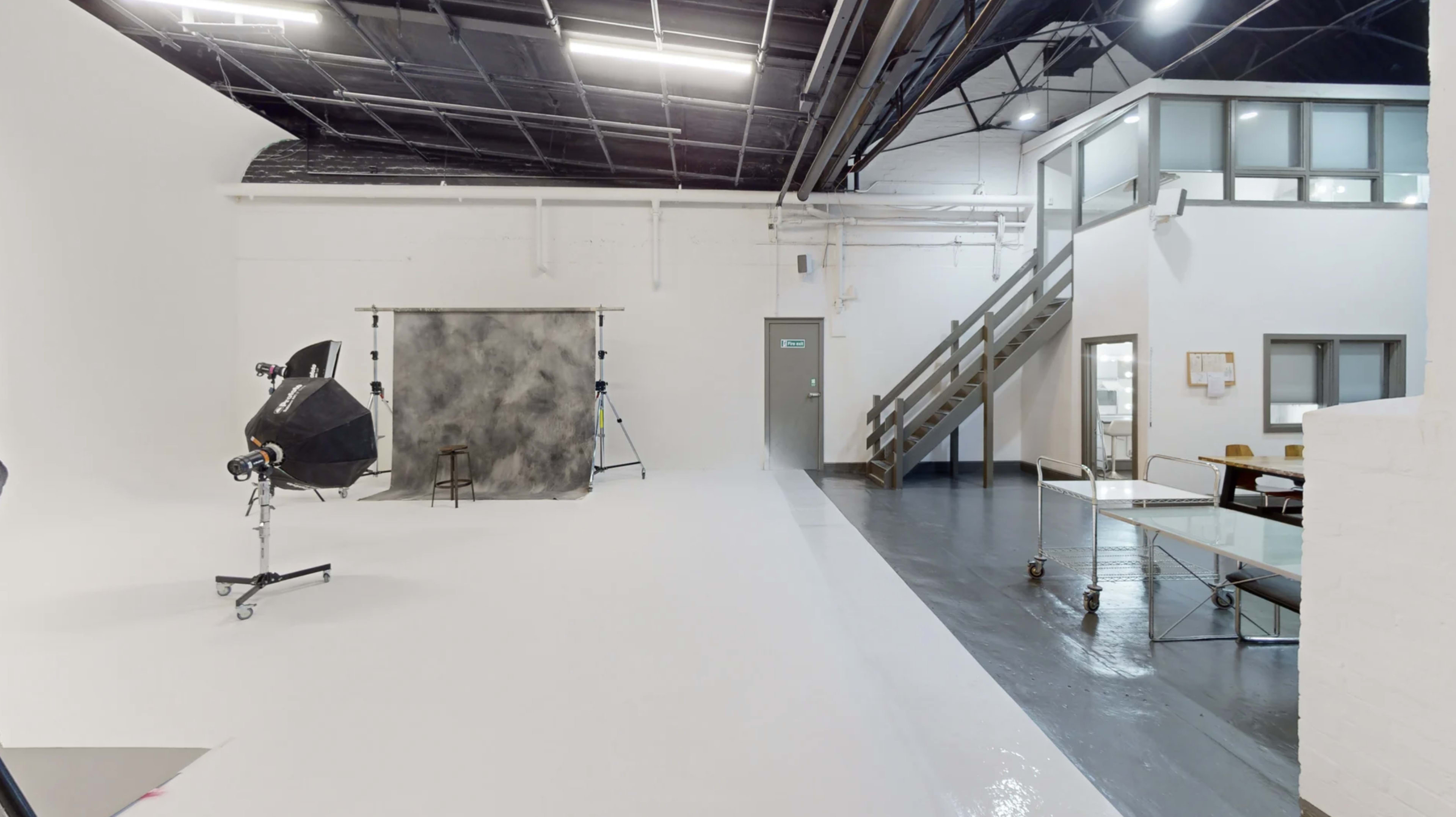 STUDIO 4 Drive In Image in Hoxton, London, ENG