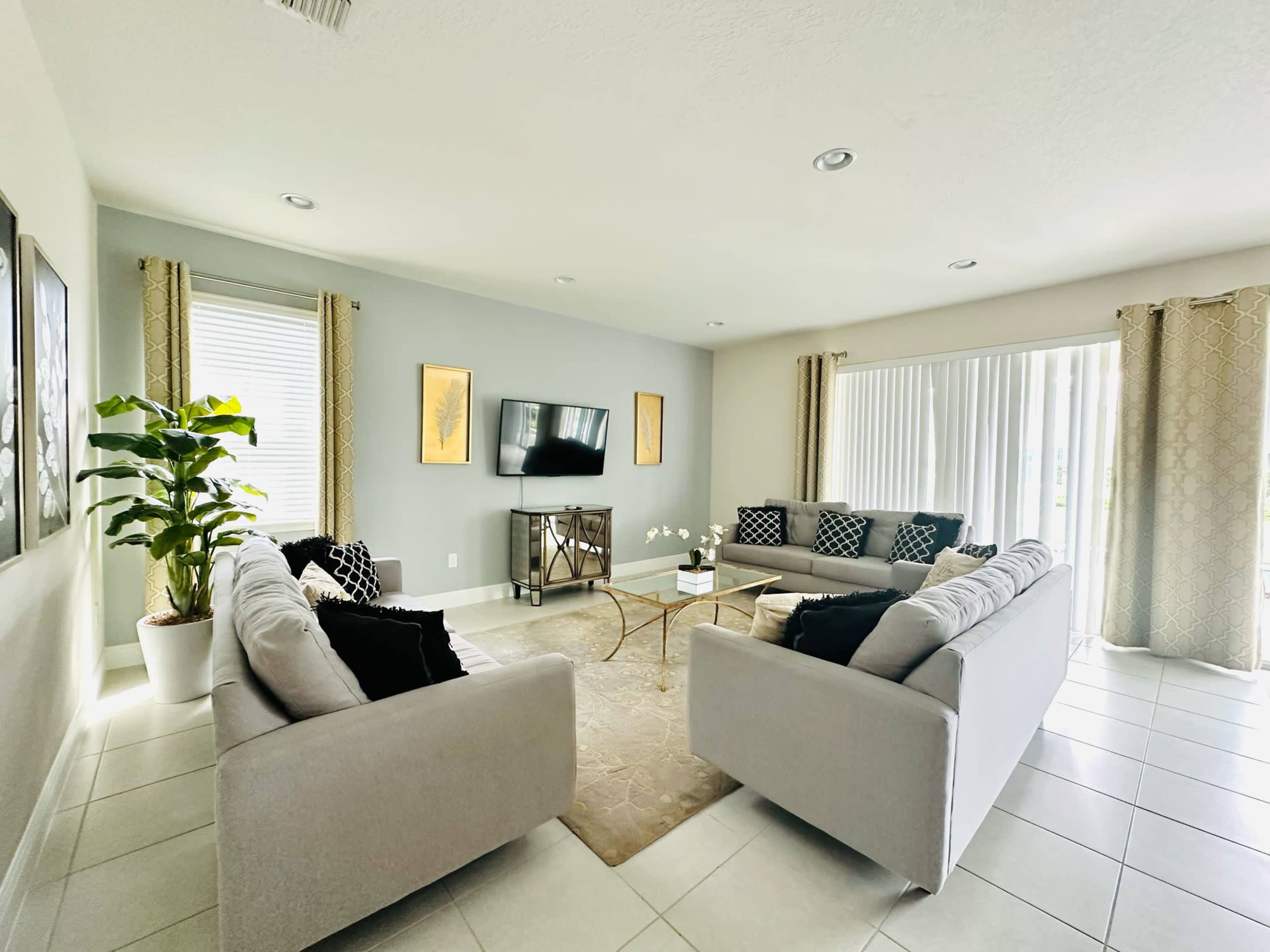 Spacious Green House Image in Four Corners, Kissimmee, FL