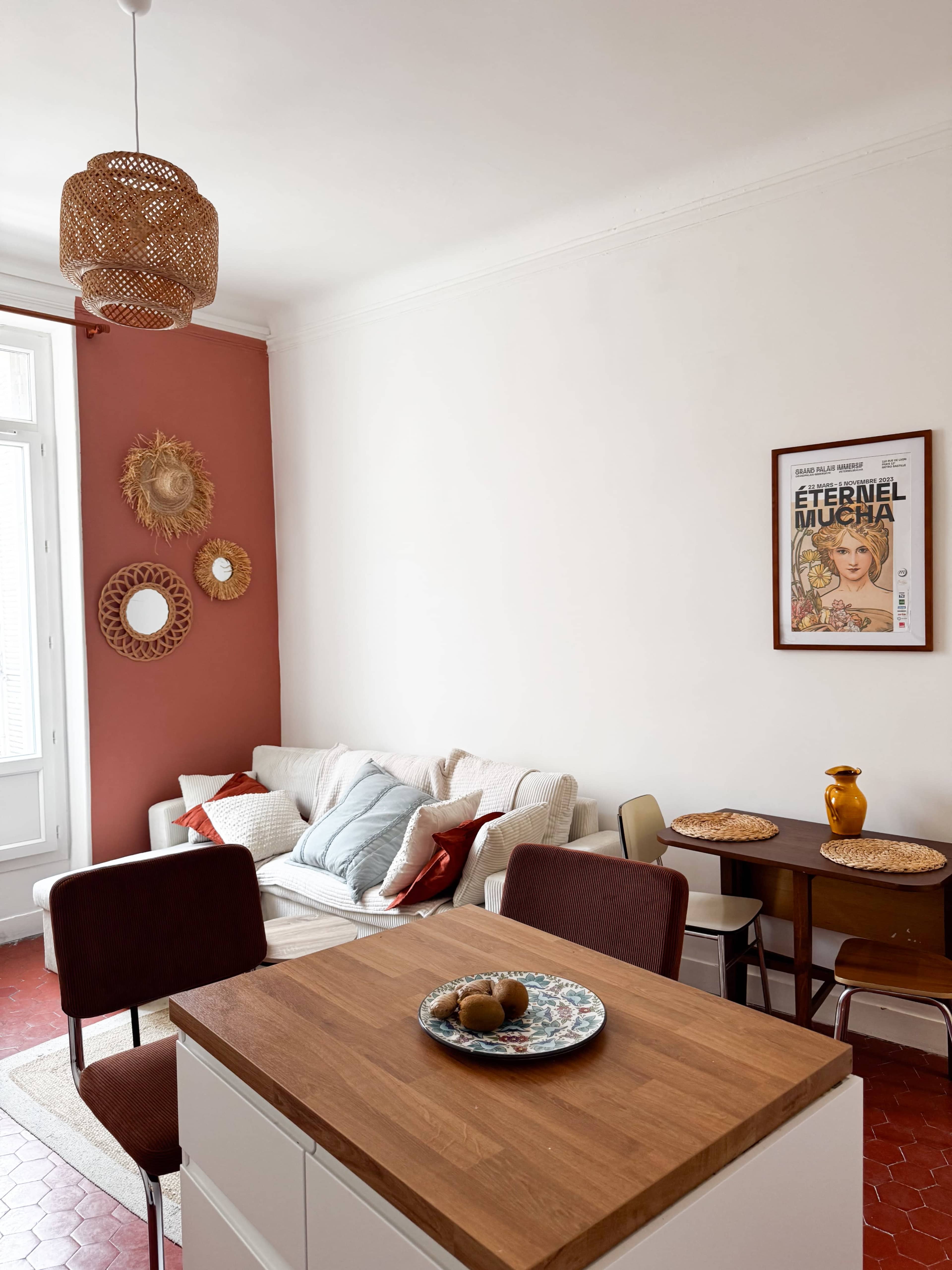 Appartement Marseillais Rénové Et Studio Photo Image in Saint-Charles, Marseille