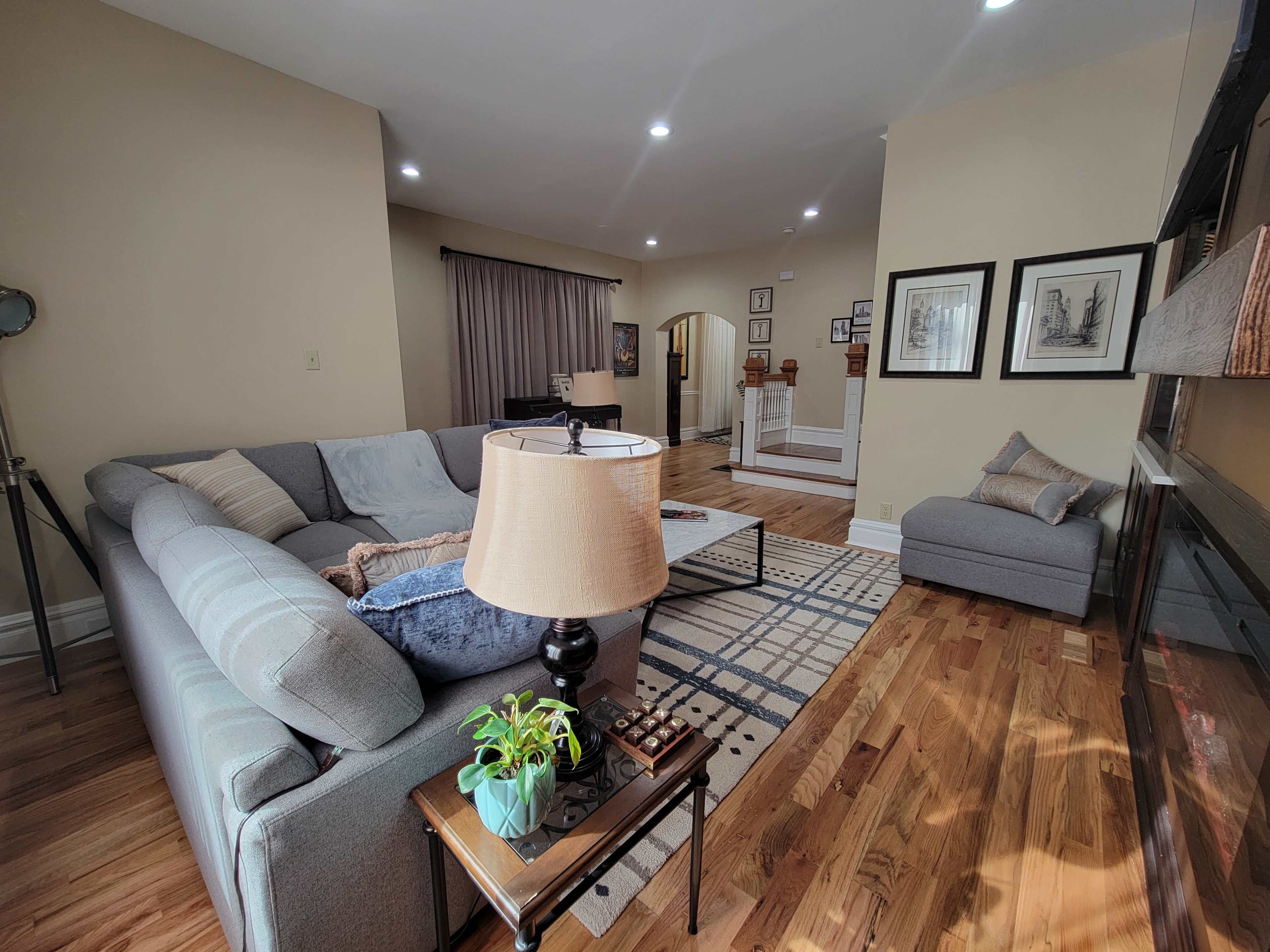 Versatile Furnished South Shore Home Featuring Classic Chicago Architecture Image in South Shore, Chicago, IL