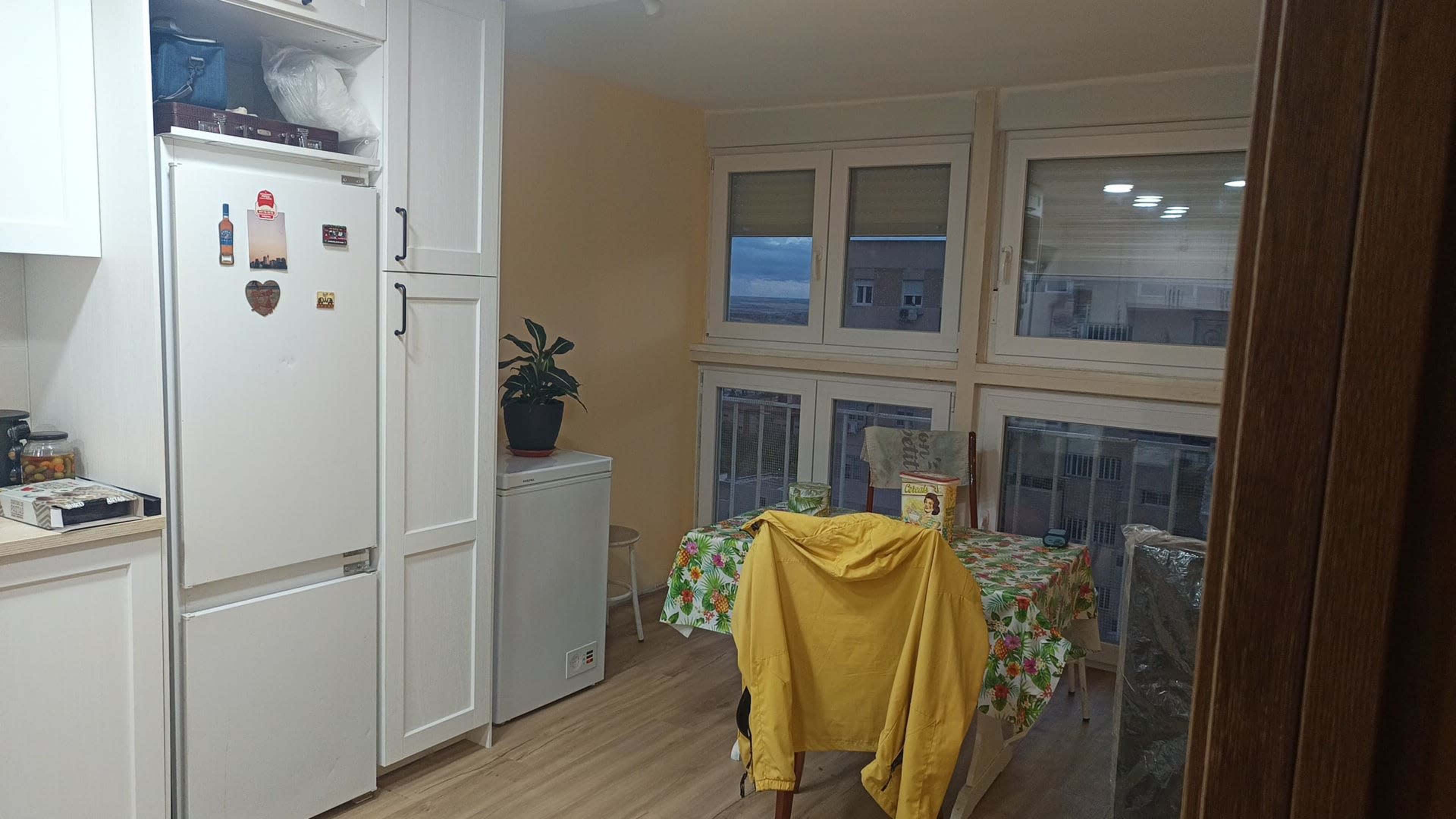 Piso acogedor, luminoso y espacioso, con vistas desde un duodécimo Image in Palomeras Sureste, Madrid, M