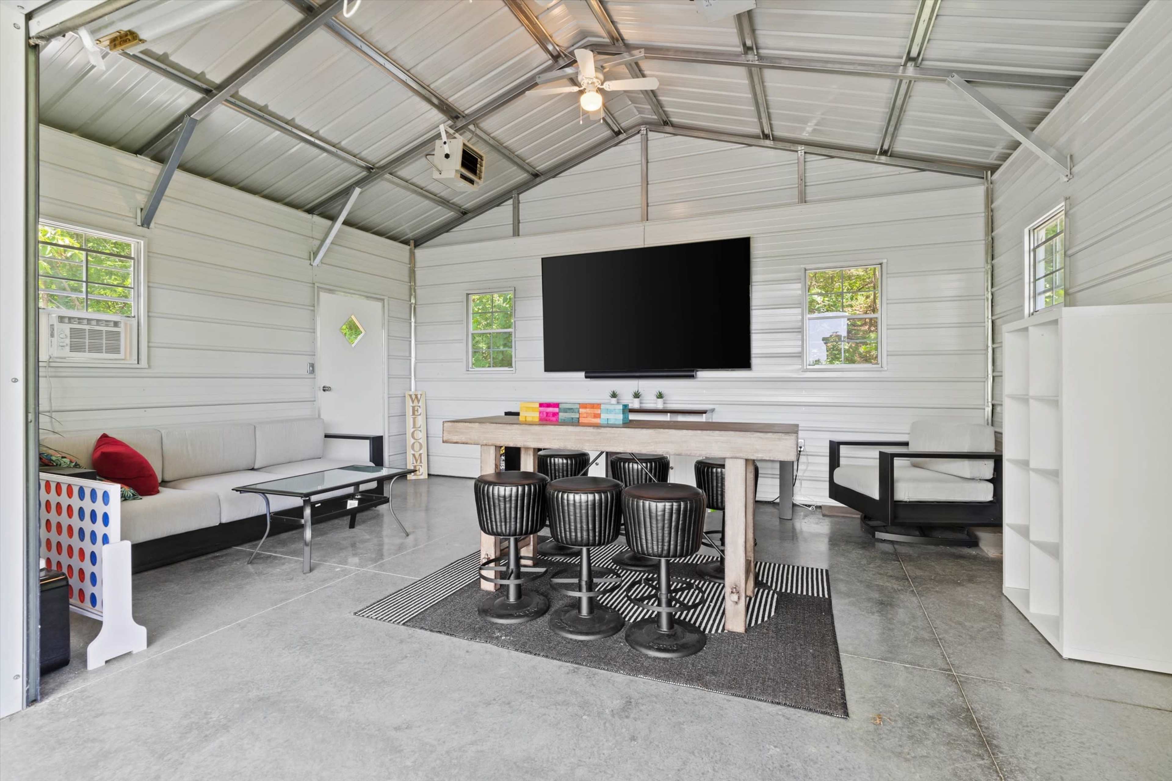 Versatile Home & Event Space Minutes to Legends Image in Edwardsville, Edwardsville, KS