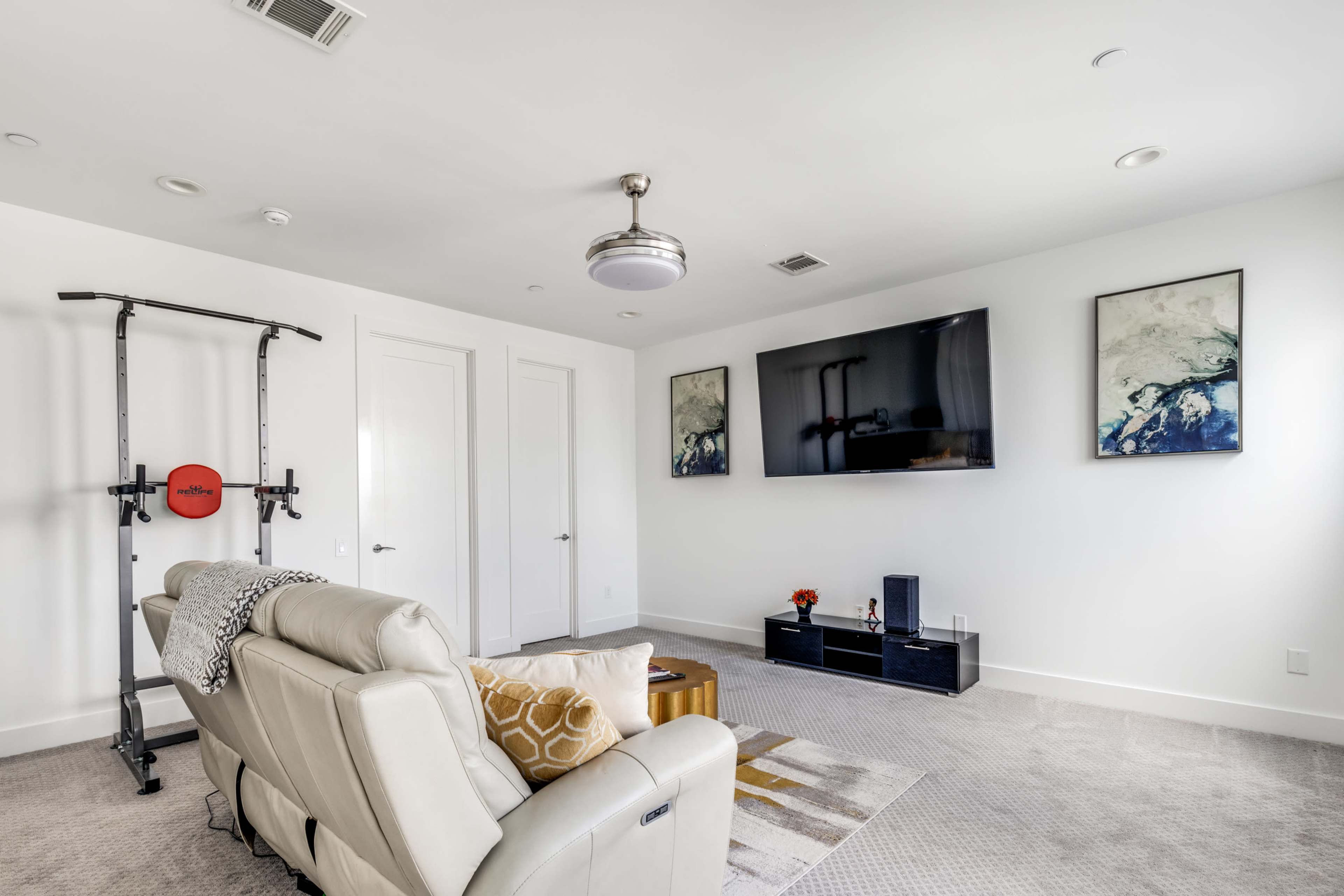 Sleek Italian Modern Townhome with Luxe Finishes in Uptown Houston Image in Spring Branch East, Houston, TX