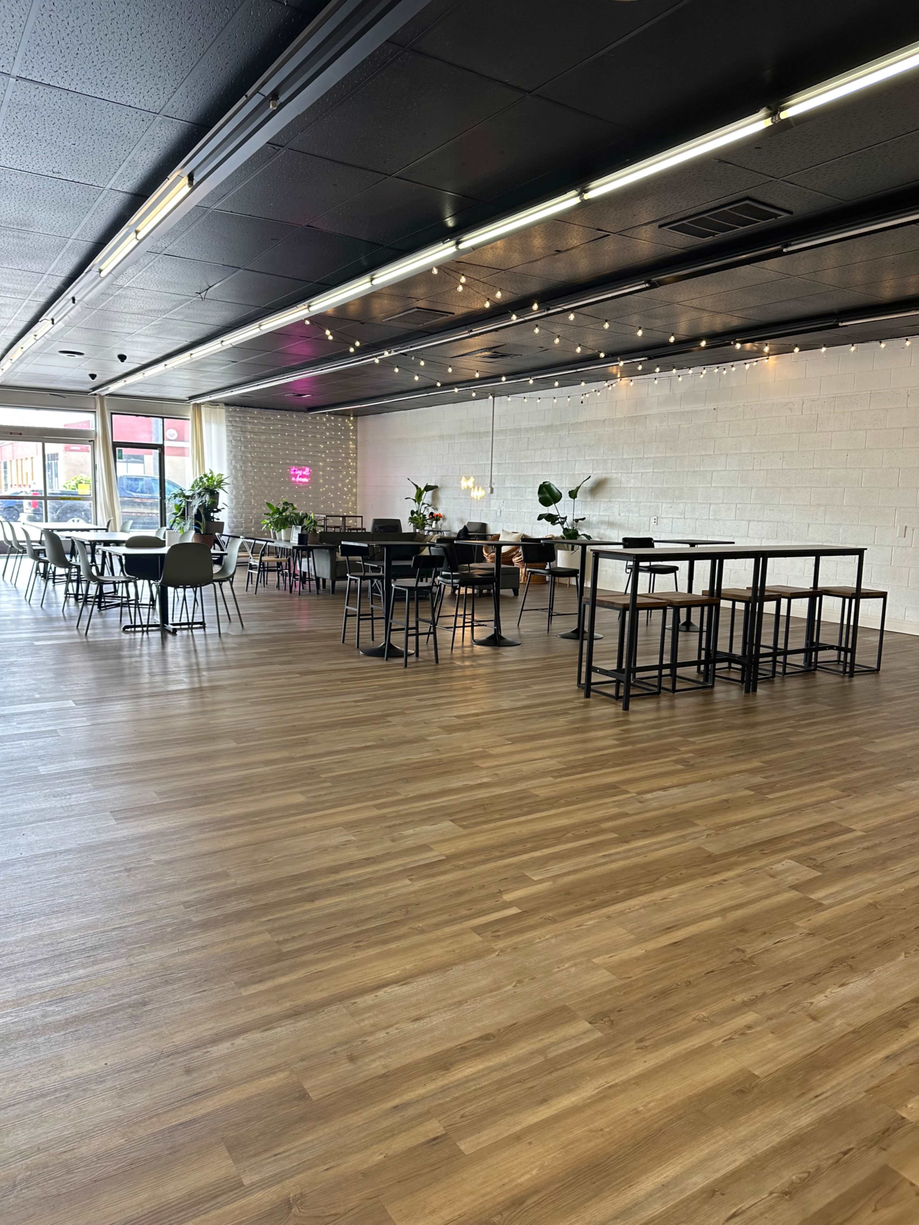 Modern Indoor-Outdoor Café Lounge in Sacramento – Perfect for Events & Pop-Ups Image in Woodbine, Sacramento, CA
