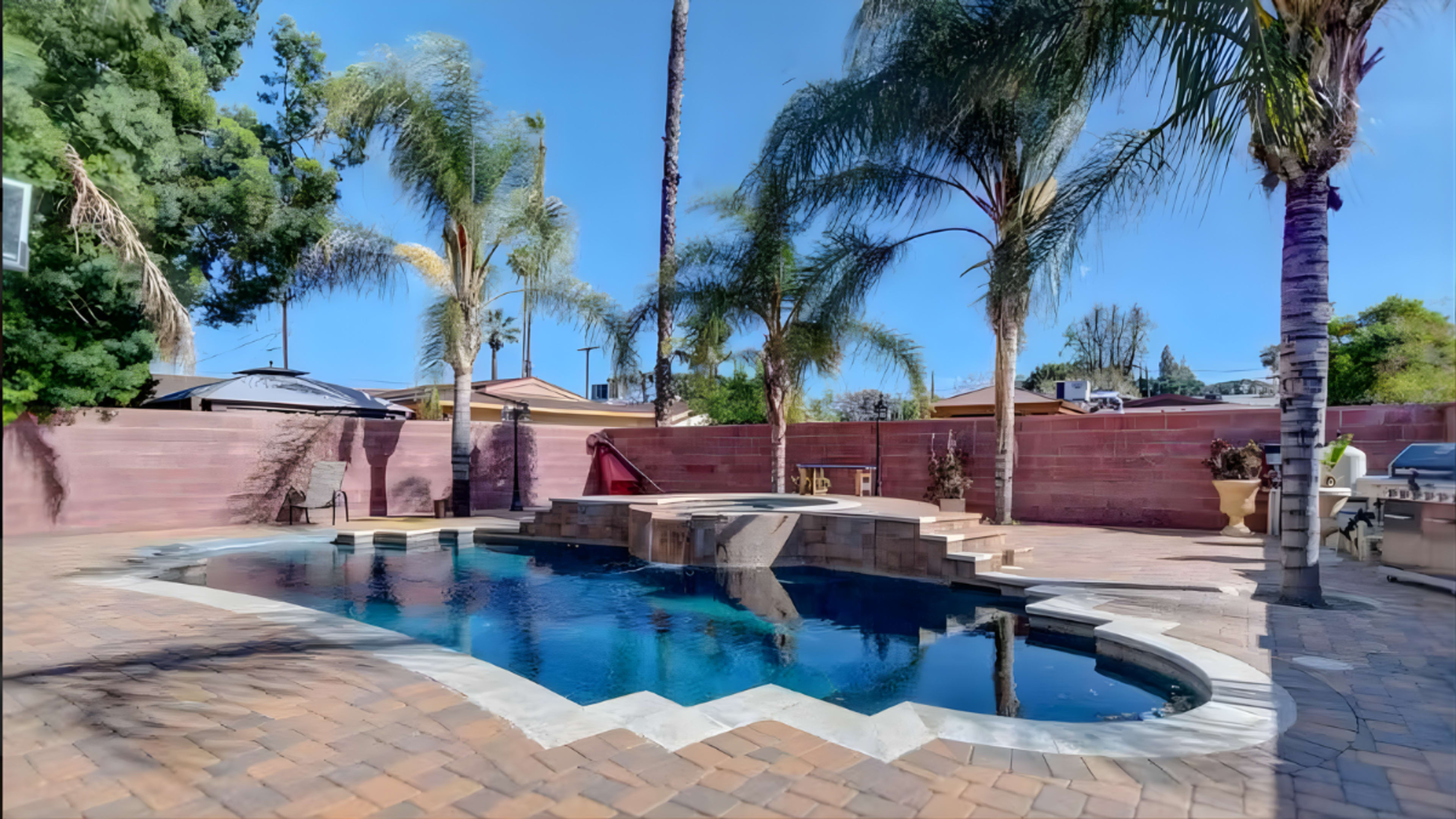 Spacious Indoor Home With Beautiful Outdoor Oasis Image in Valley Glen, Valley Glen, CA