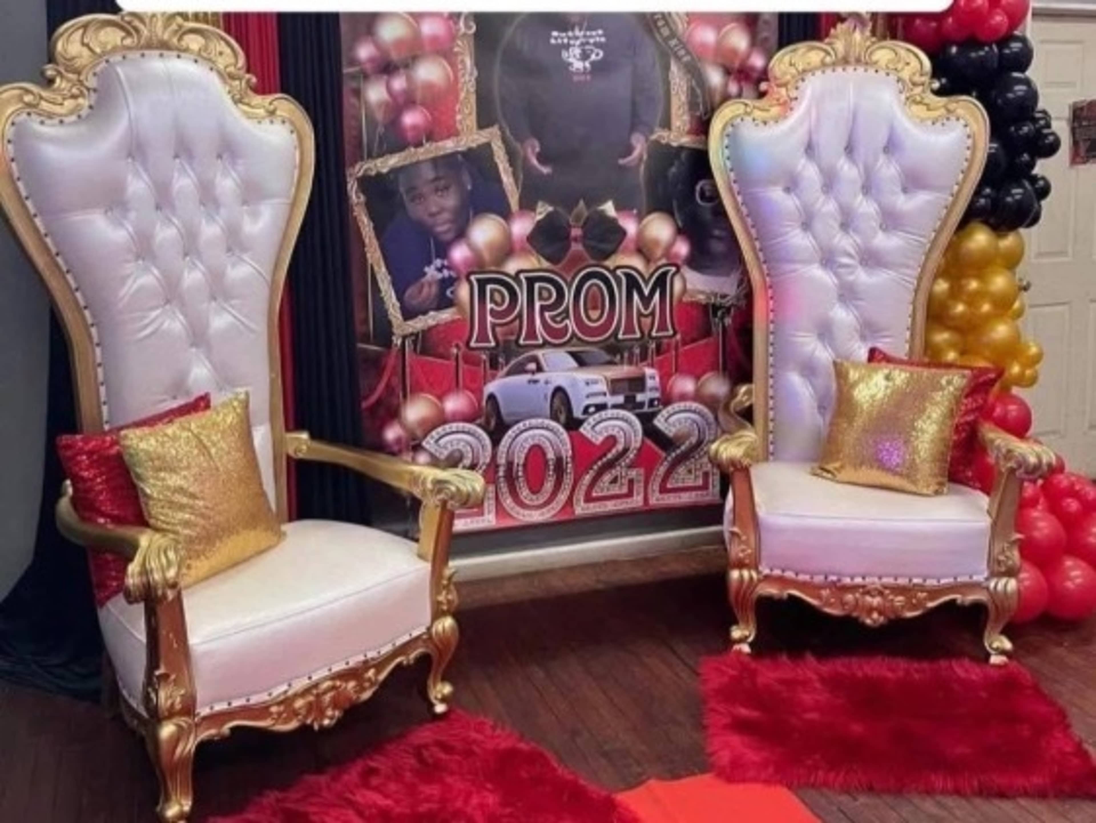 Throne chair white & gold 