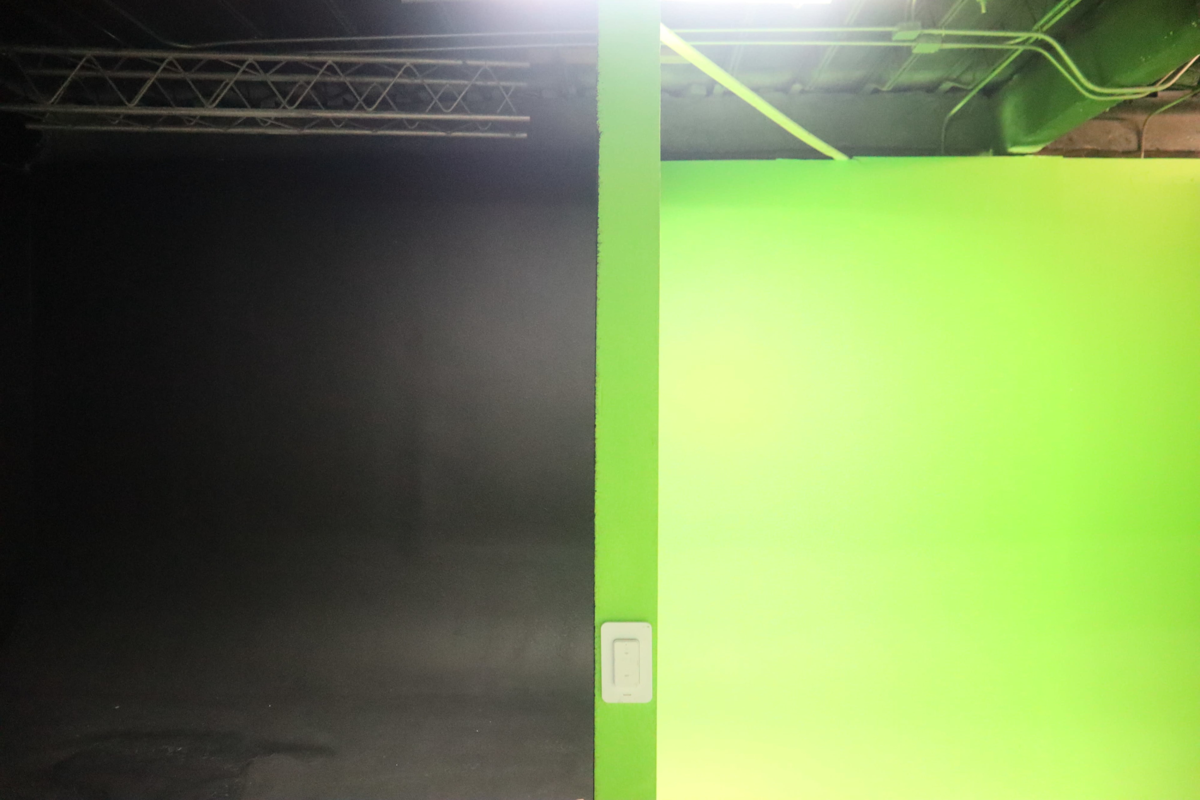 The Tech studio, Green Screen,  Black screen seemless cyclorama, backdrop Image in Lake Dot, Orlando, FL