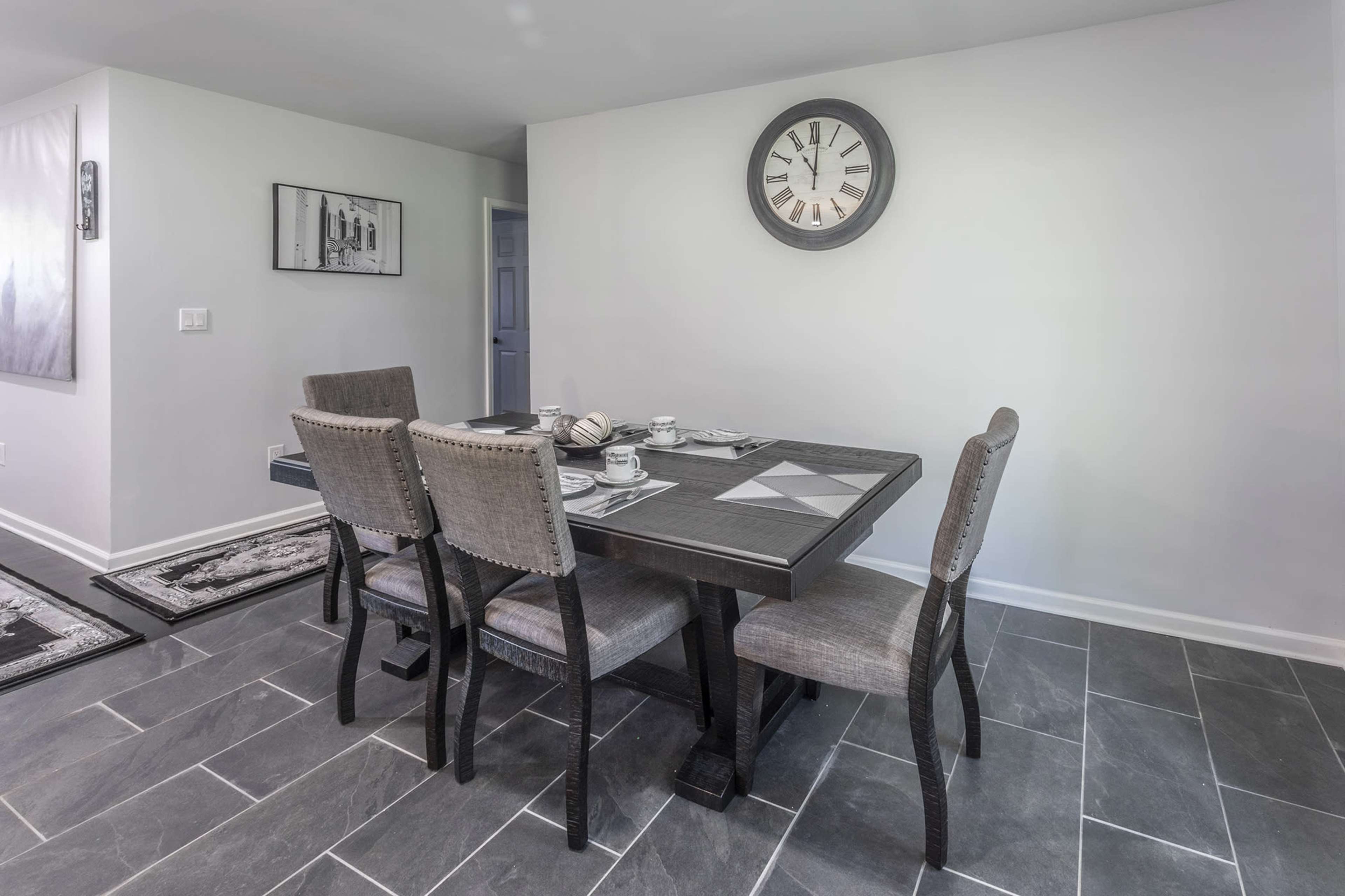 7 Acre Farmhouse Retreat w/ Reiki, Massage, Acupuncture, Pod Cast, Etc Offices Available! Image in Cliftondale, South Fulton, GA