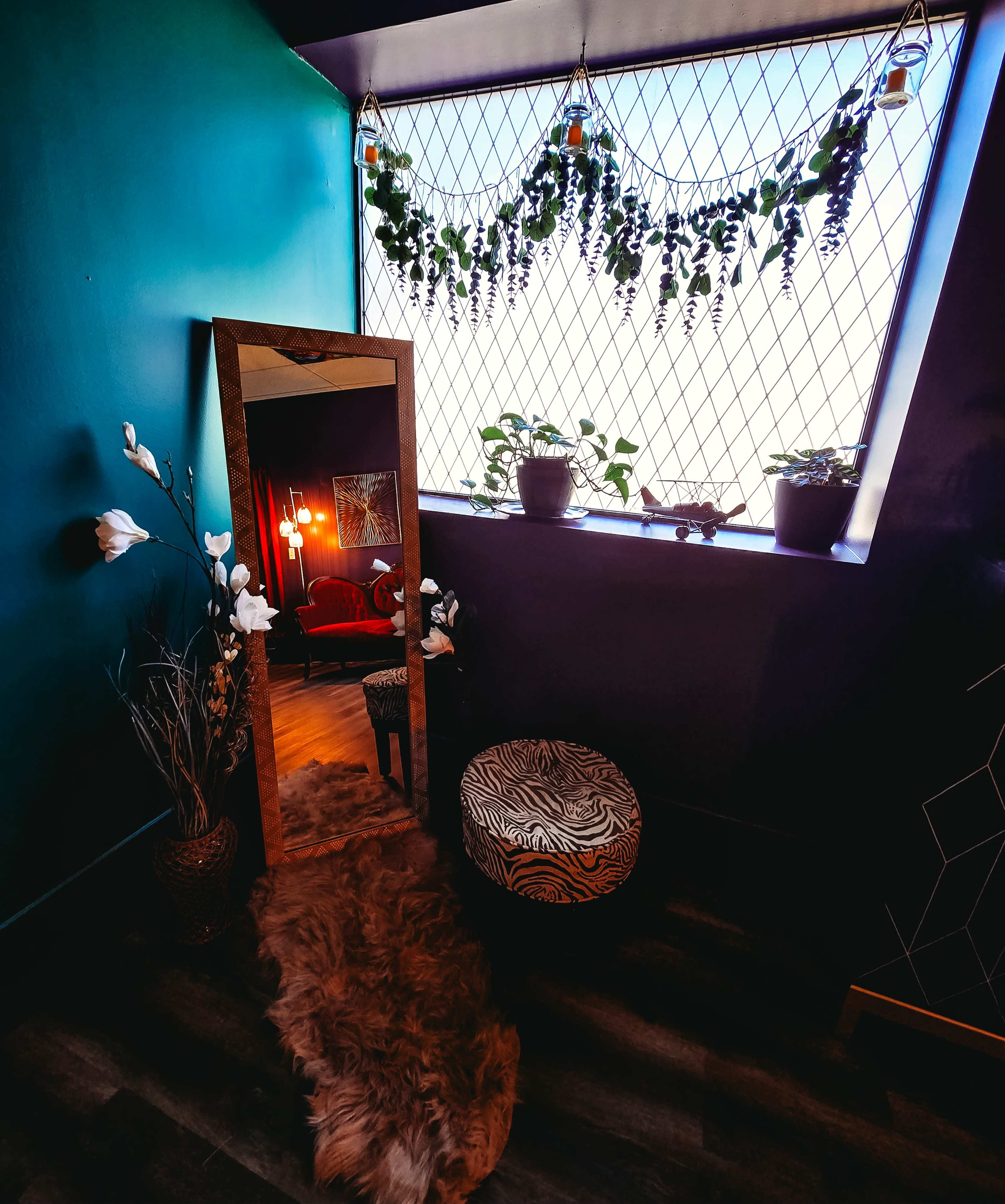 Photography studio with multiple themed rooms Image in Plymouth, Plymouth, MN