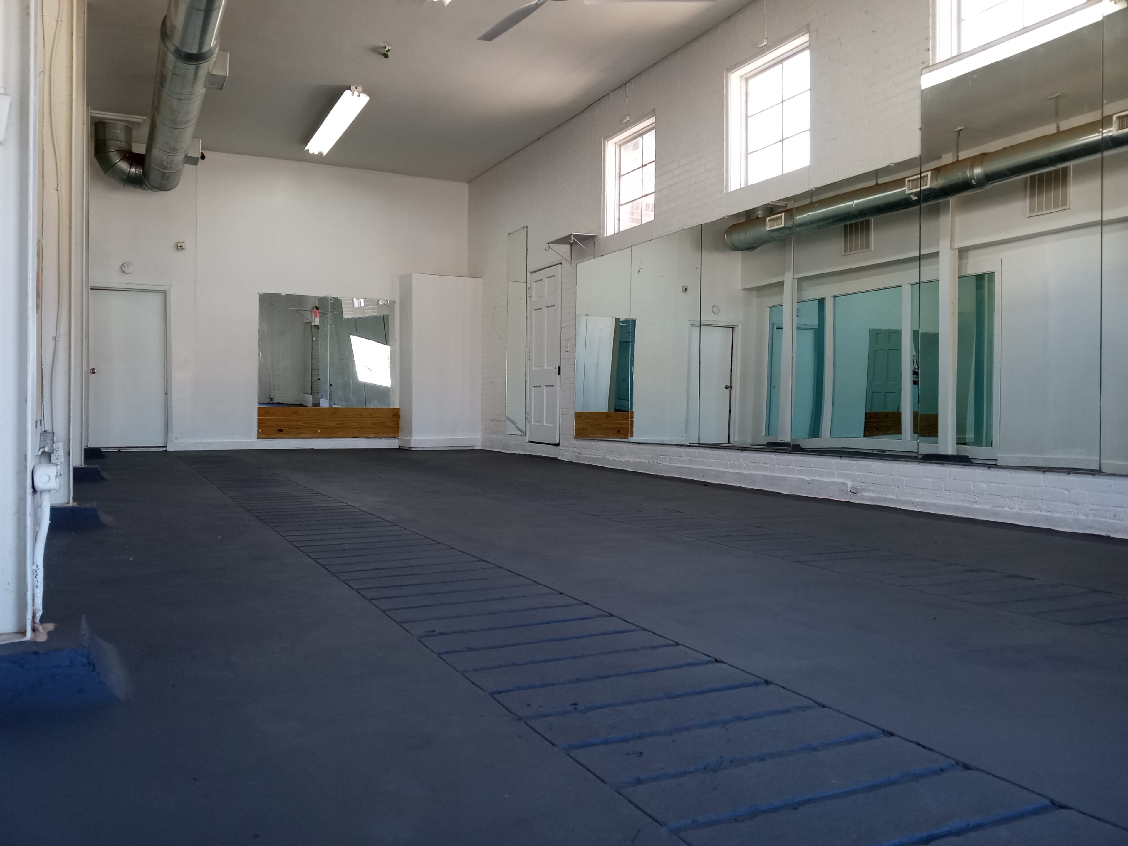 Bright Industrial Studio in Historic Firehouse Near Downtown Dallas Image in Peak's Suburban Addition, Dallas, TX