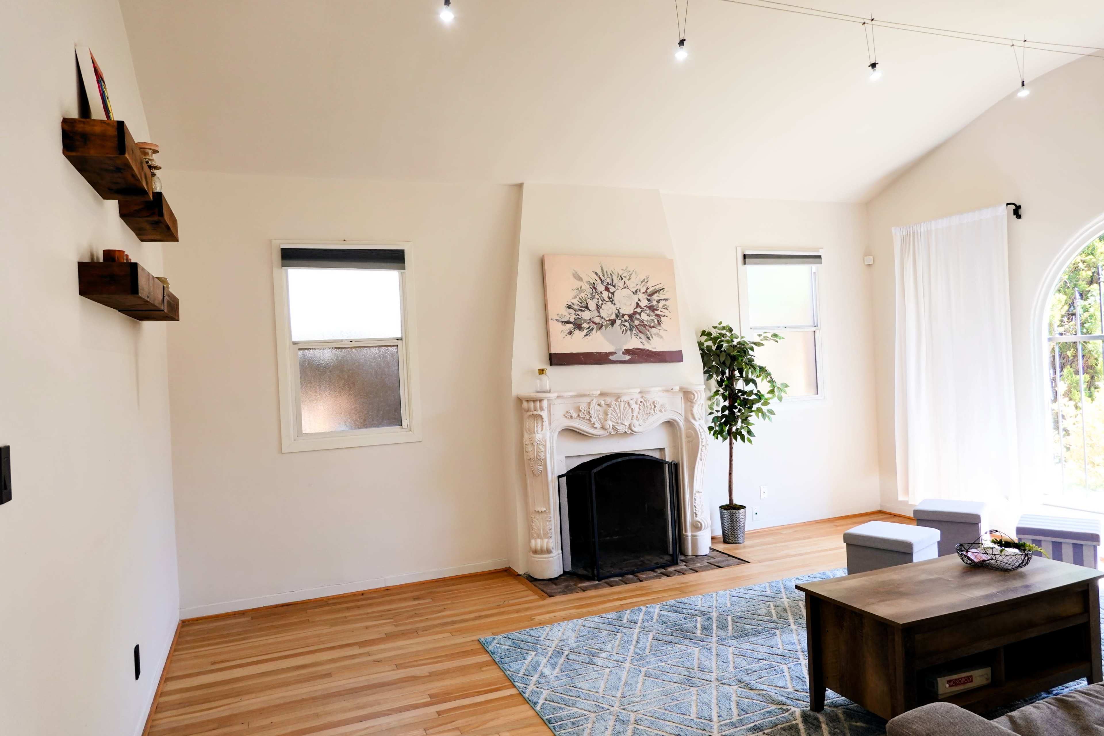 Modern Working Living Room Image in Central San Jose, San Jose, CA