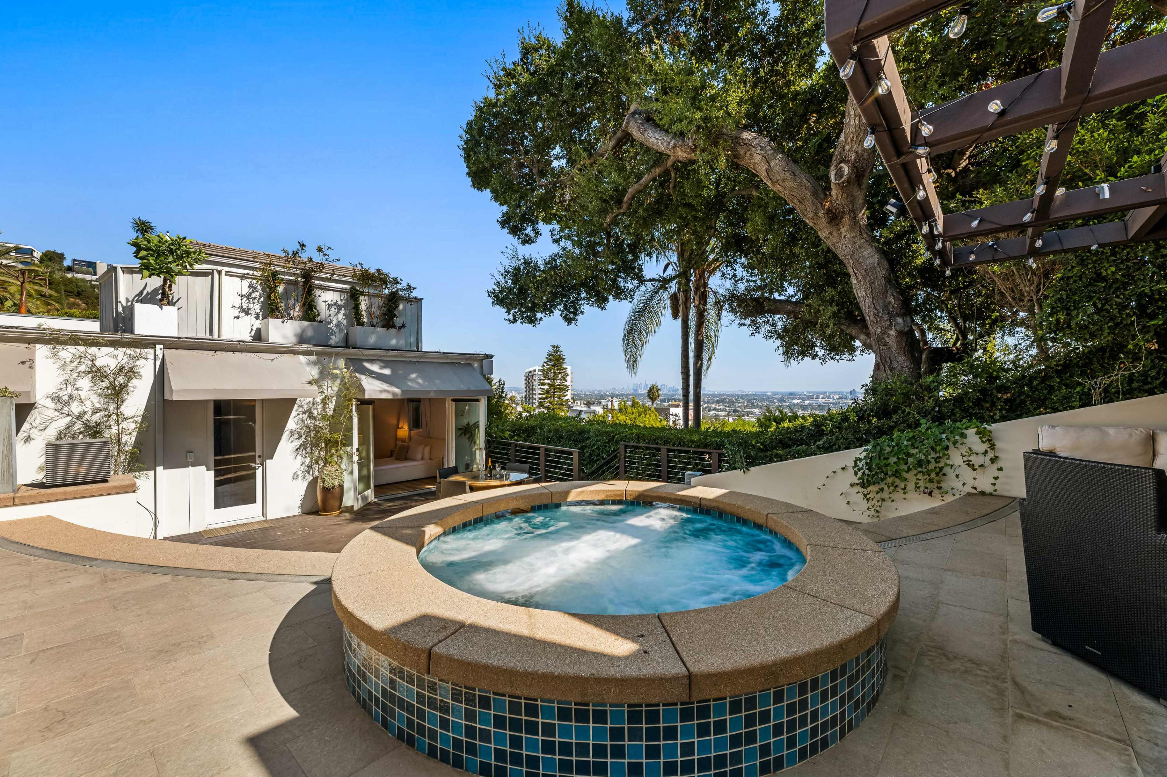 West Hollywood Hills Hot Tub and Beautiful View Image in Central LA, West Hollywood, CA