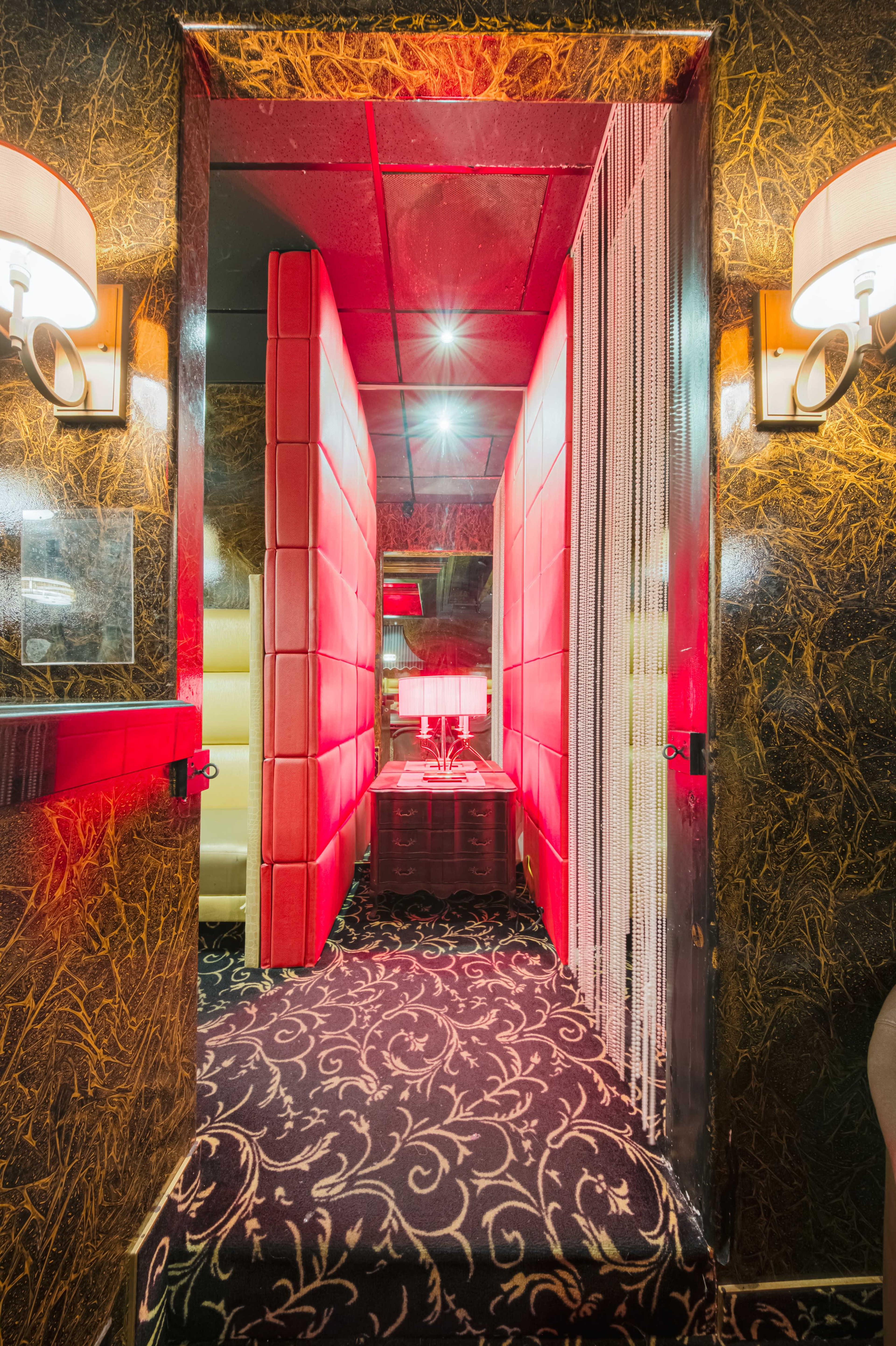 LUXURIOUS HIDEAWAY AT THE GOLDEN ROOM Image in Van Nuys, Van Nuys, CA