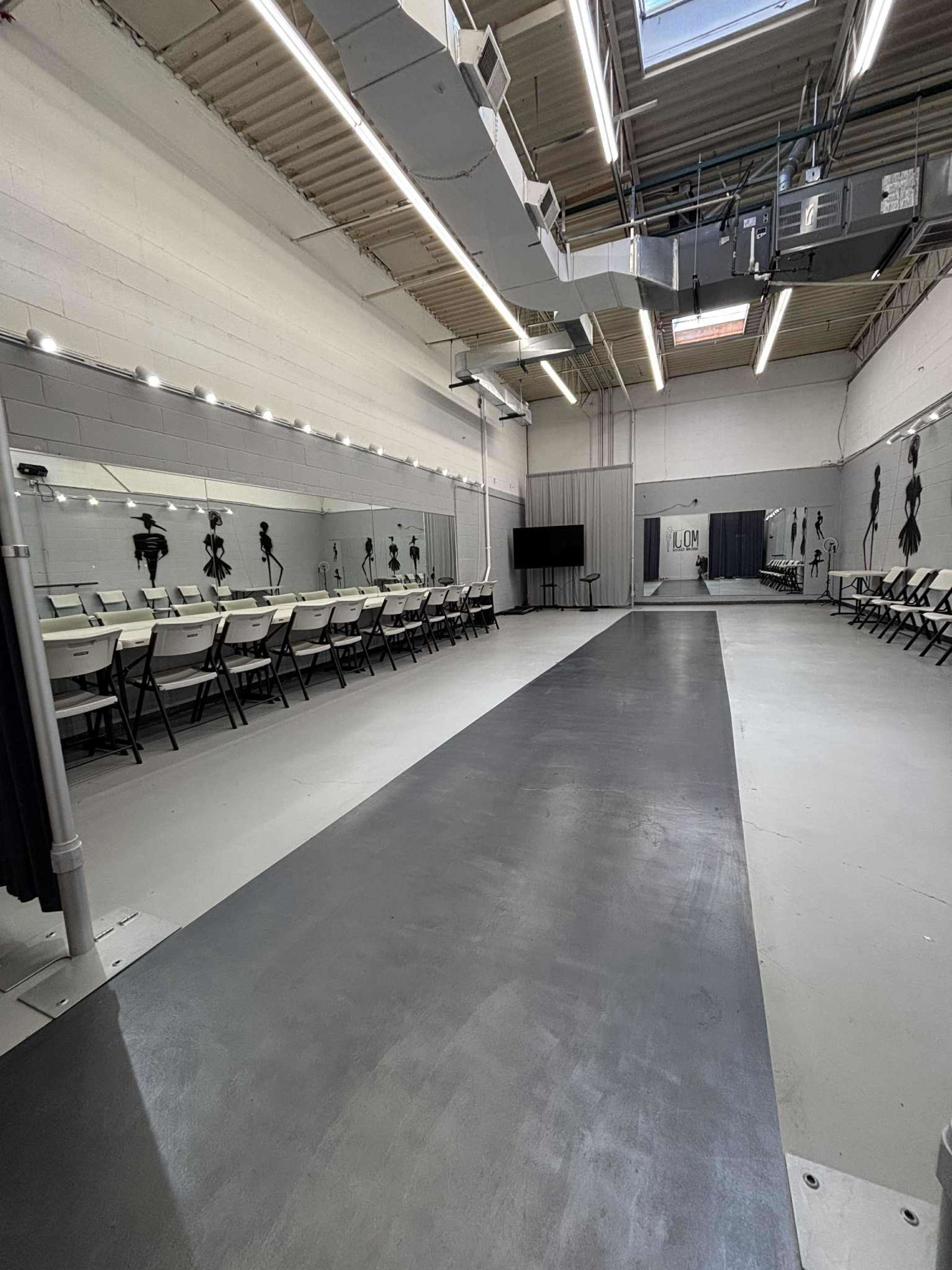 Loft in suburban Image in Northfield Township, Glenview, IL