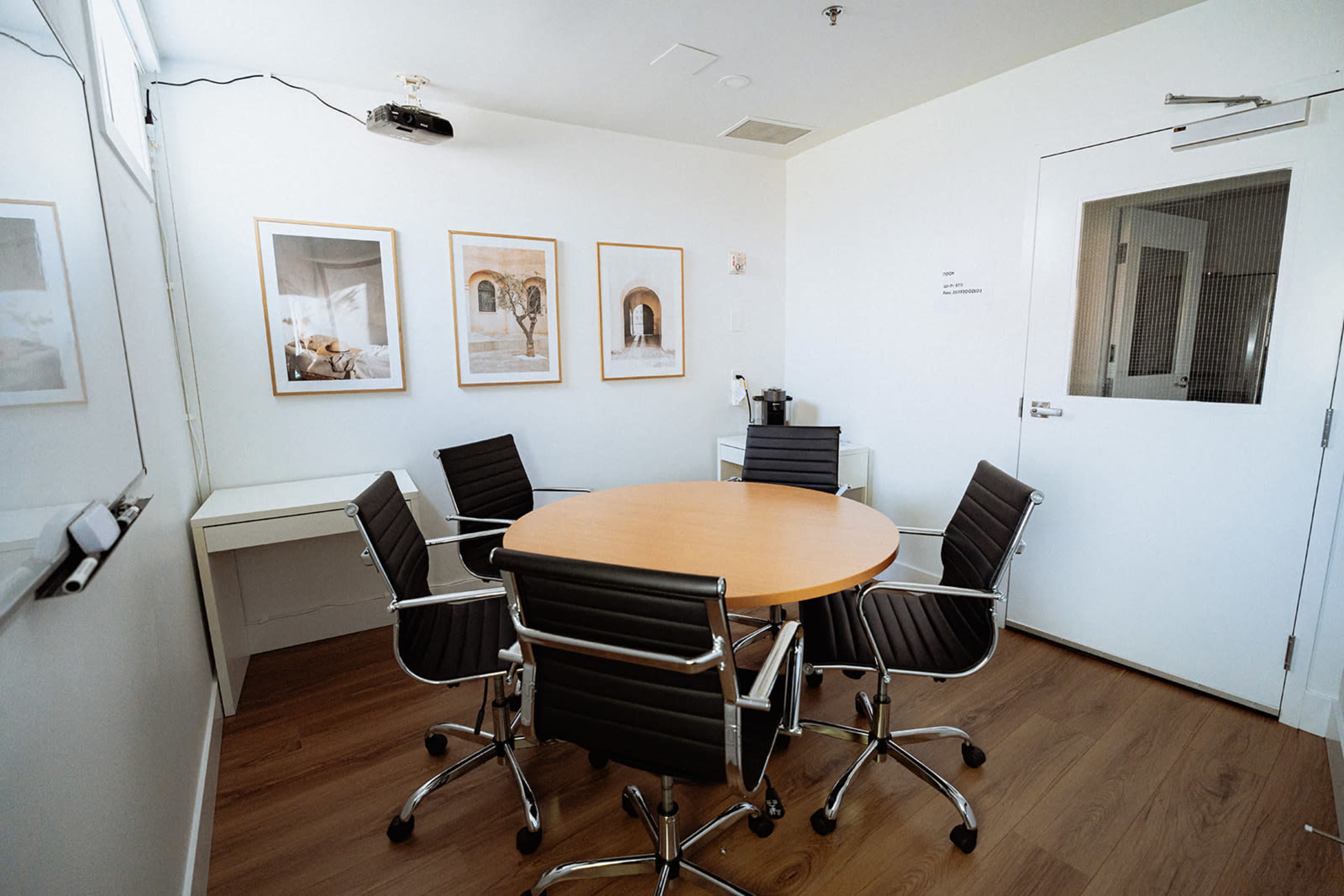 Cozy multipurpose meeting space for 6 Image in Richmond, Richmond, BC