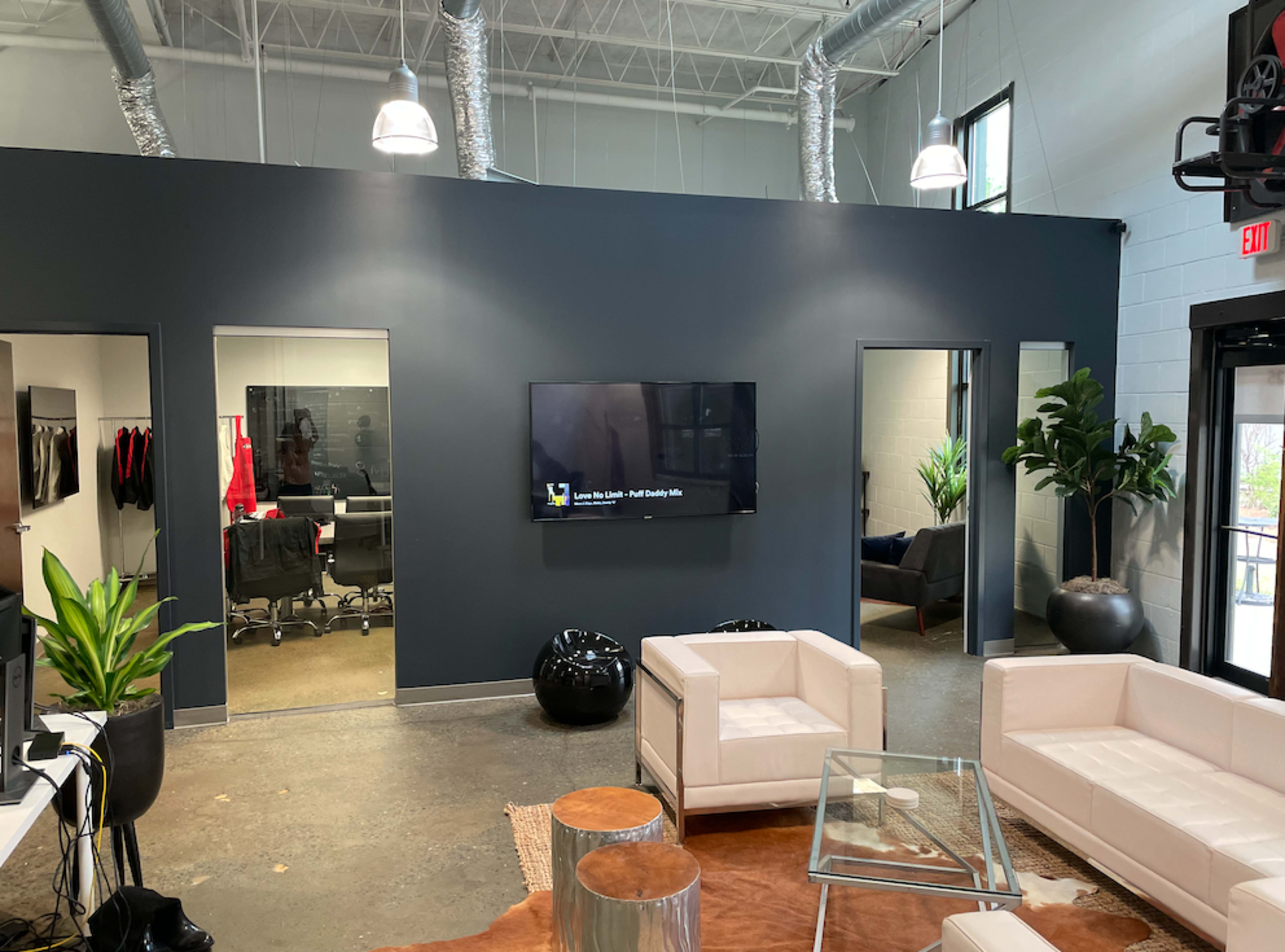 Urban Loft Venue for Events, Creative Shoots & Corporate Meeting Use Image in Chamblee, Chamblee, GA