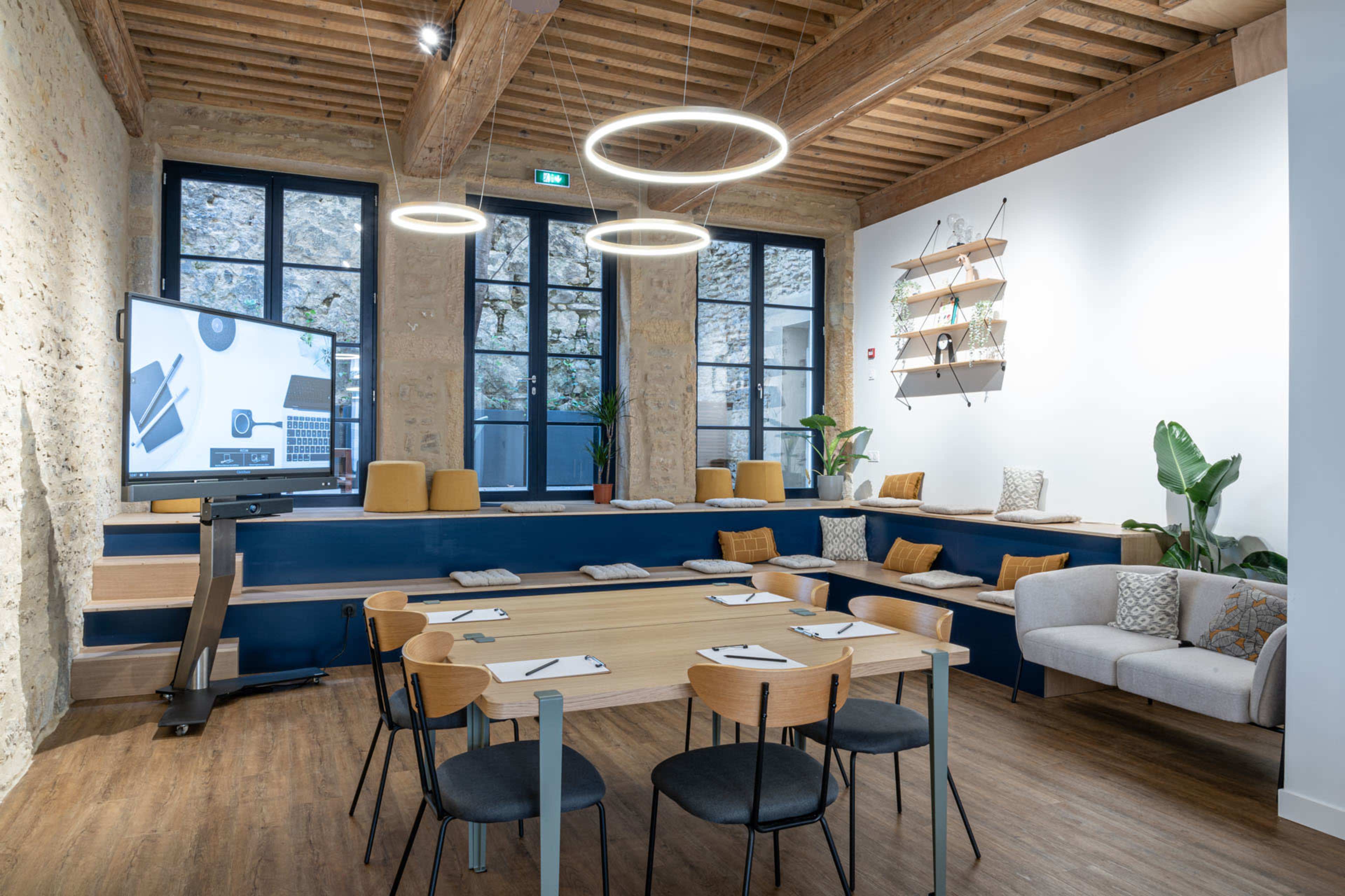 Ancien Atelier Canut en Centre Ville - 4m De Plafond - Pierres Et Bois Image in Grande Côte - Annonciade, Lyon