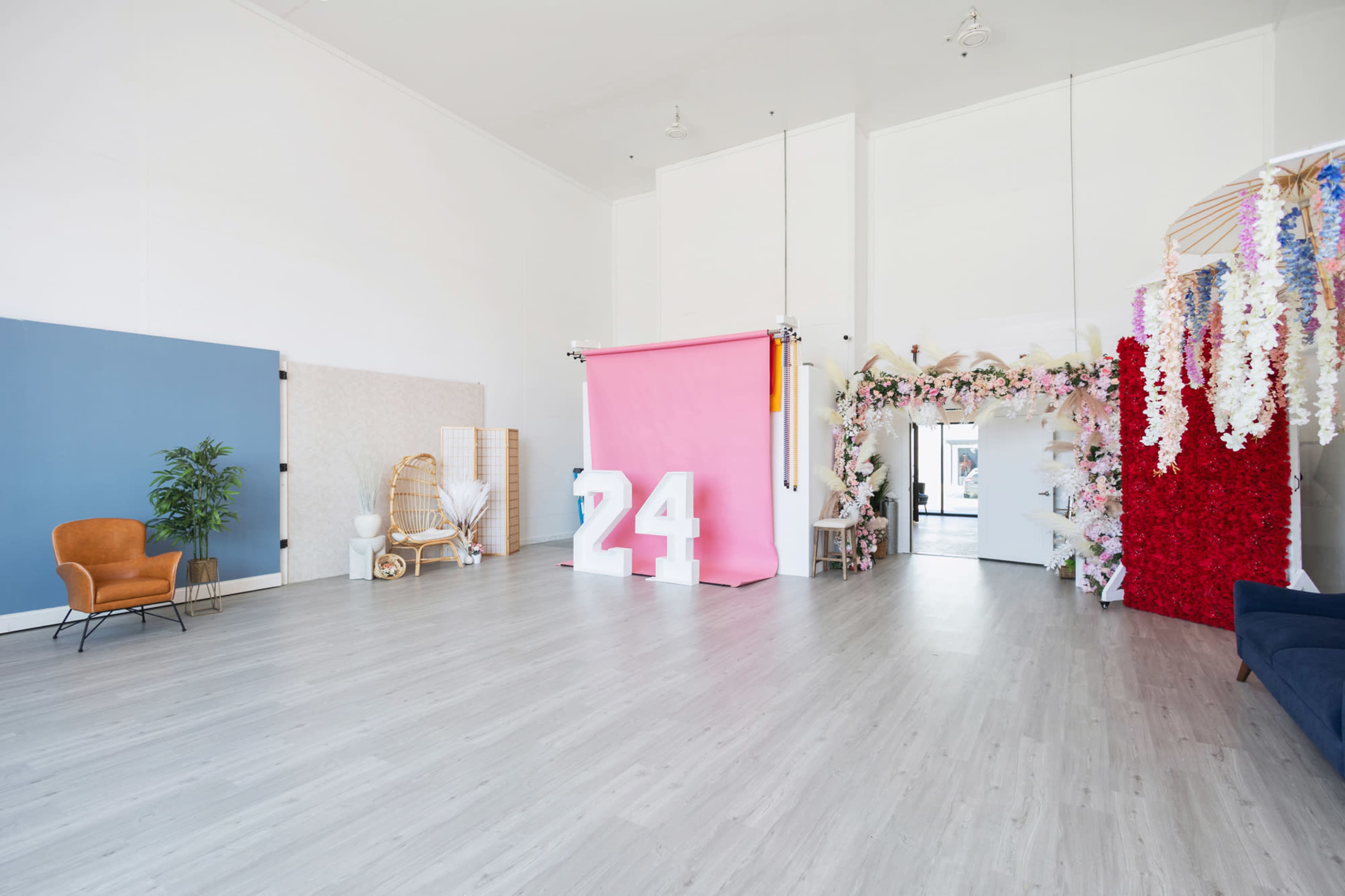 Creative Studio with Several Sets and Office Space in Plano for all Photo Needs Image in Plano, Plano, TX