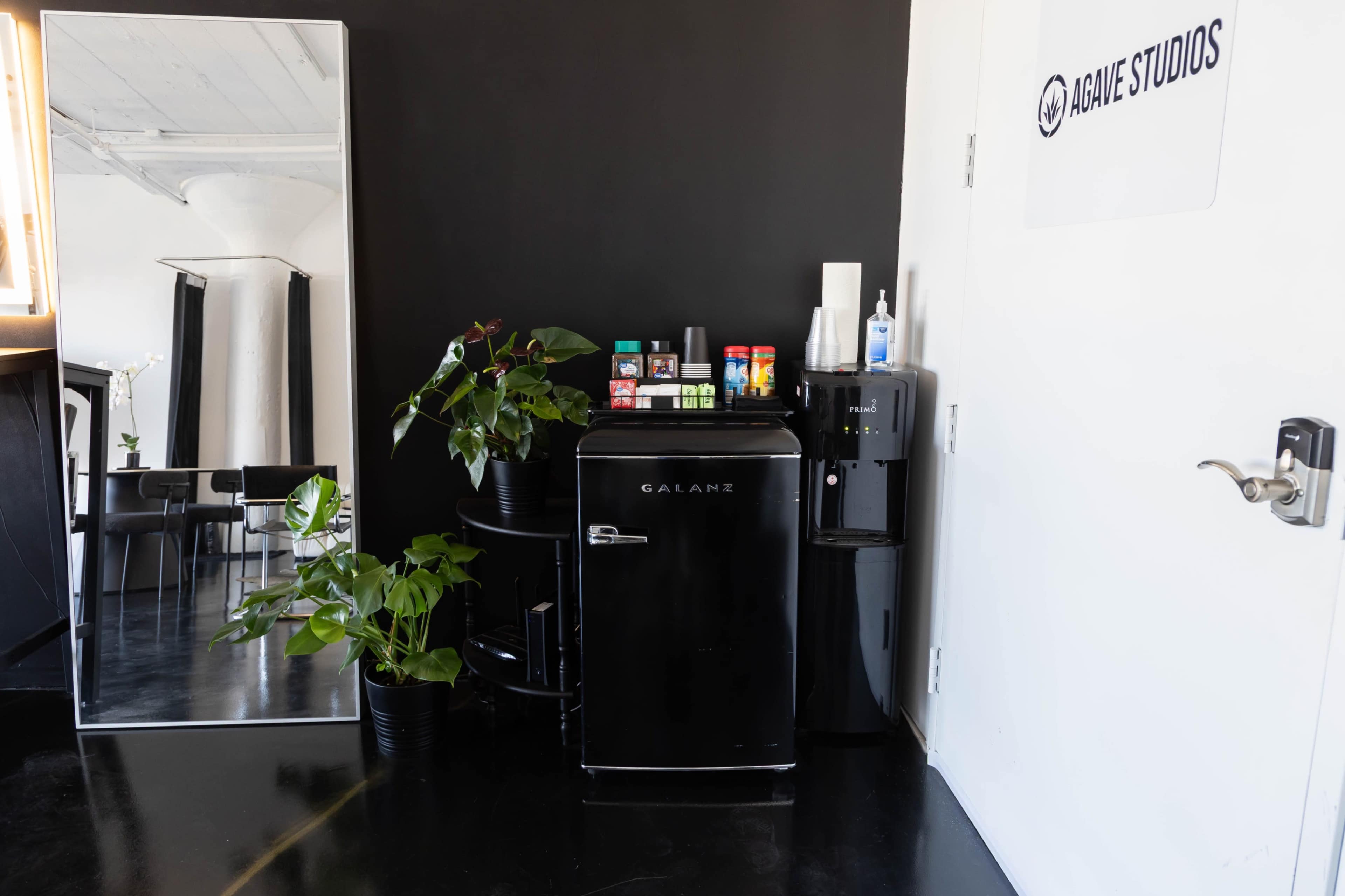 ALL INCLUSIVE MODERN DTLA CREATIVE PHOTO STUDIO Image in Central LA, Los Angeles, CA