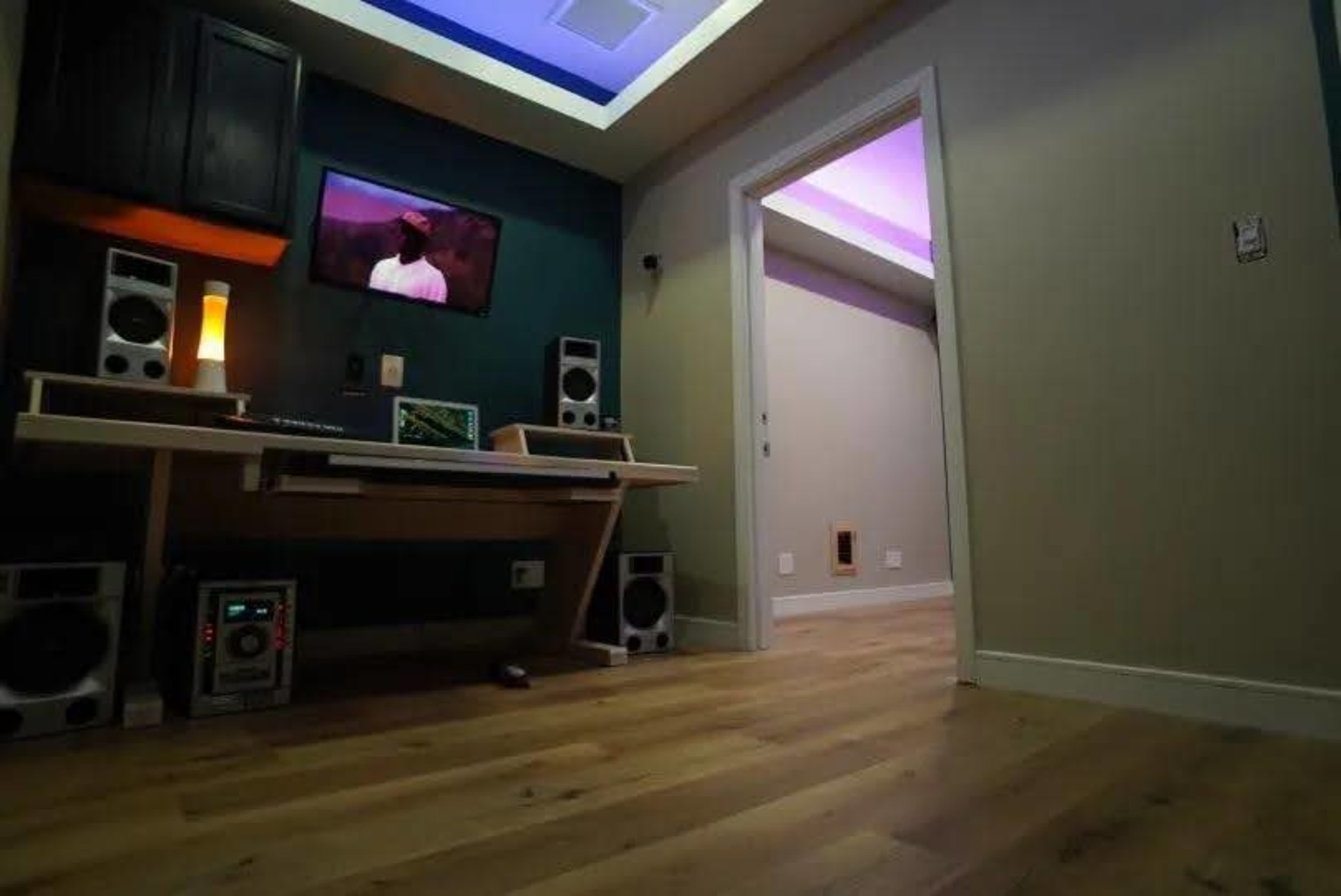 Private Gallery Music Studio Image in Gardena, Gardena, CA