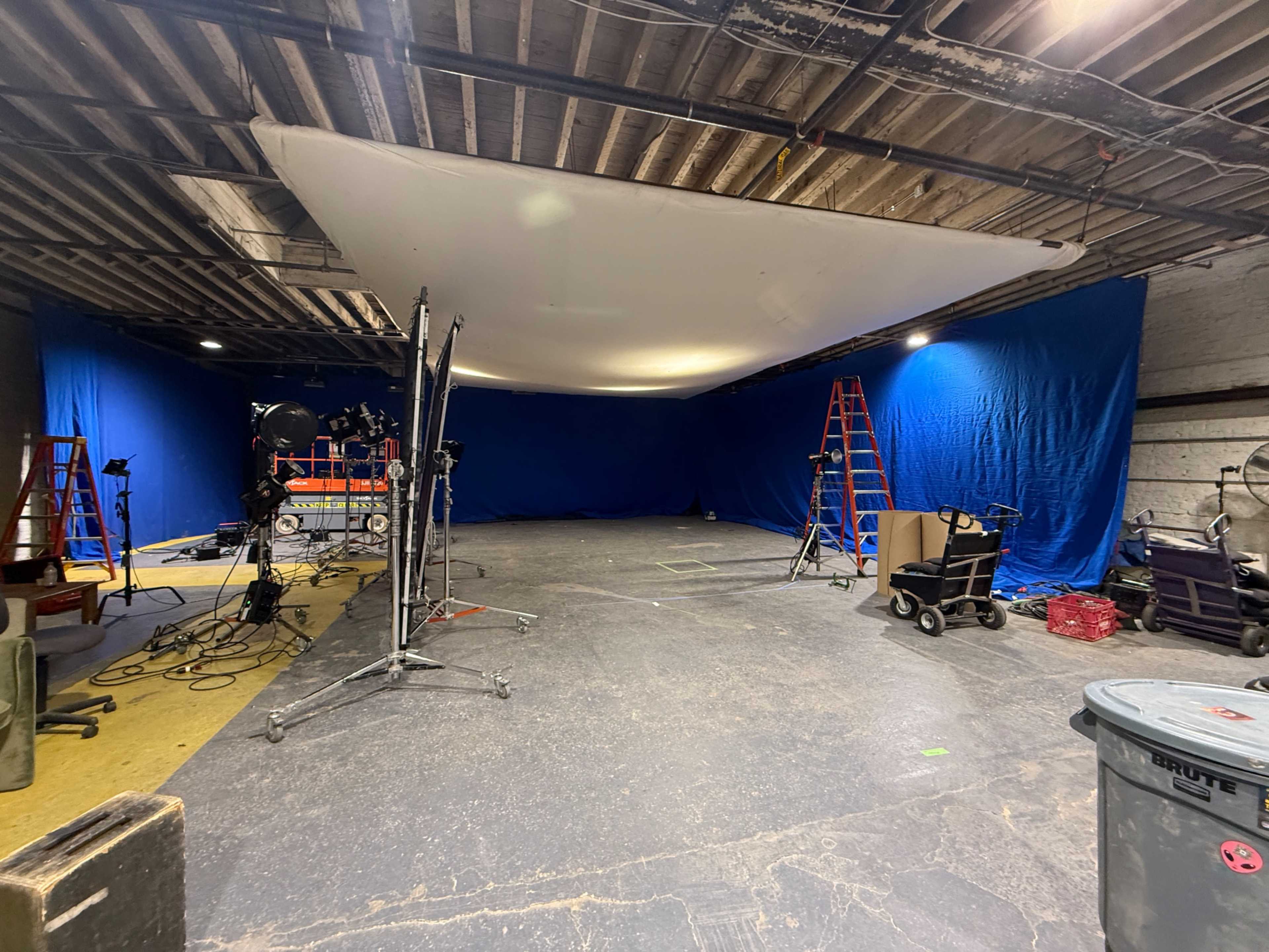 HUGE Greenpoint photo/film studio attached to G&E rental house Image in Greenpoint, Brooklyn, NY